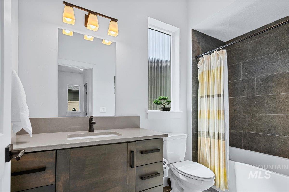 6787 E Warm Springs, Boise, Idaho 83716, 4 Bedrooms, 3 Bathrooms, Residential For Sale, Price $929,900, 98983195