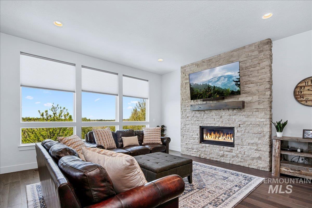 6787 E Warm Springs, Boise, Idaho 83716, 4 Bedrooms, 3 Bathrooms, Residential For Sale, Price $929,900, 98983195