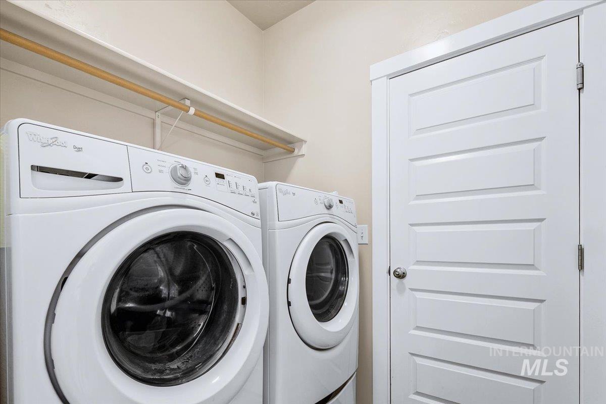 2726 E Riptide, Meridian, Idaho 83642, 3 Bedrooms, 2 Bathrooms, Residential For Sale, Price $399,900,MLS 98983197