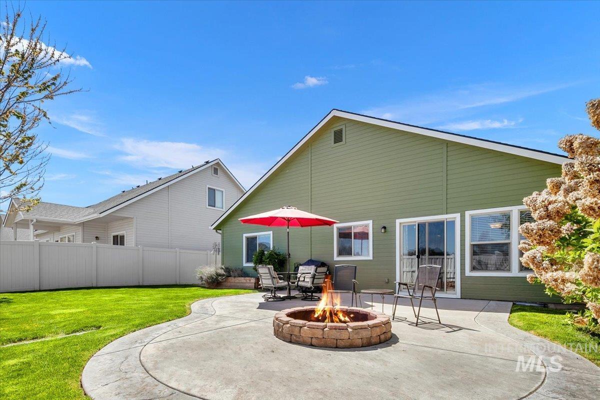 2726 E Riptide, Meridian, Idaho 83642, 3 Bedrooms, 2 Bathrooms, Residential For Sale, Price $399,900,MLS 98983197