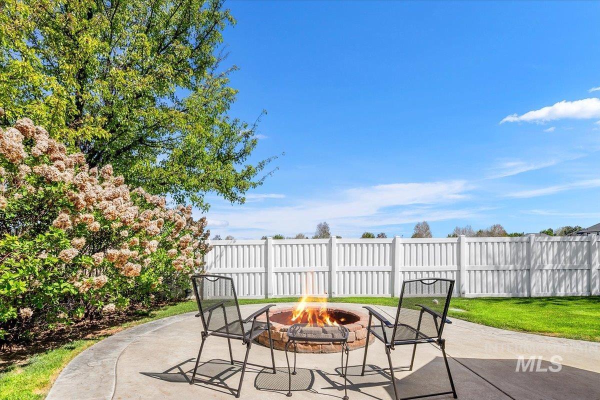 2726 E Riptide, Meridian, Idaho 83642, 3 Bedrooms, 2 Bathrooms, Residential For Sale, Price $399,900,MLS 98983197