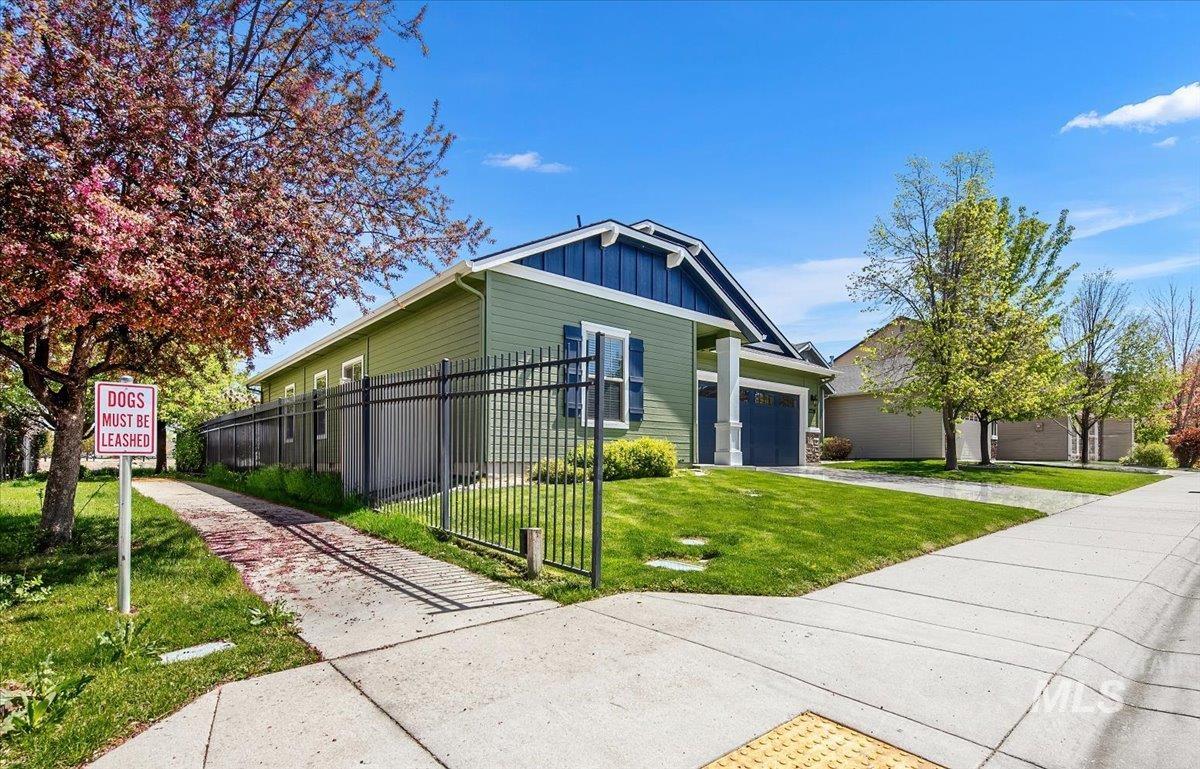 2726 E Riptide, Meridian, Idaho 83642, 3 Bedrooms, 2 Bathrooms, Residential For Sale, Price $399,900,MLS 98983197