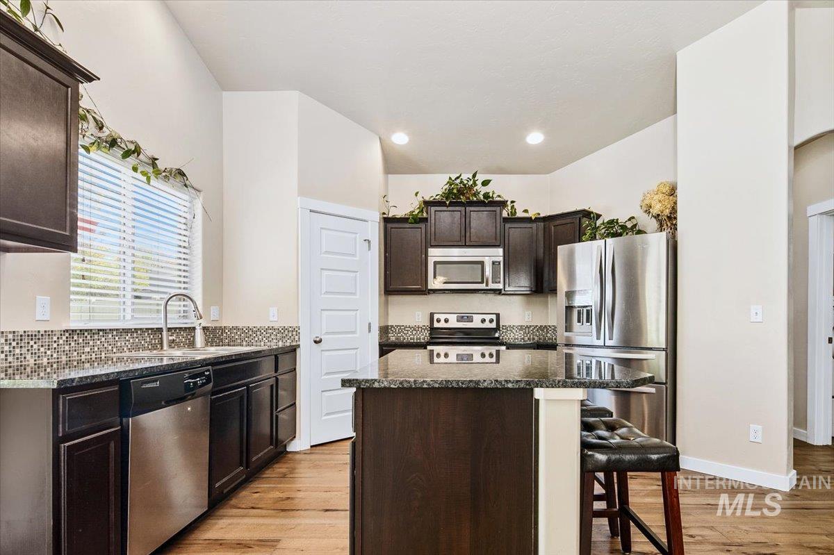 2726 E Riptide, Meridian, Idaho 83642, 3 Bedrooms, 2 Bathrooms, Residential For Sale, Price $399,900,MLS 98983197