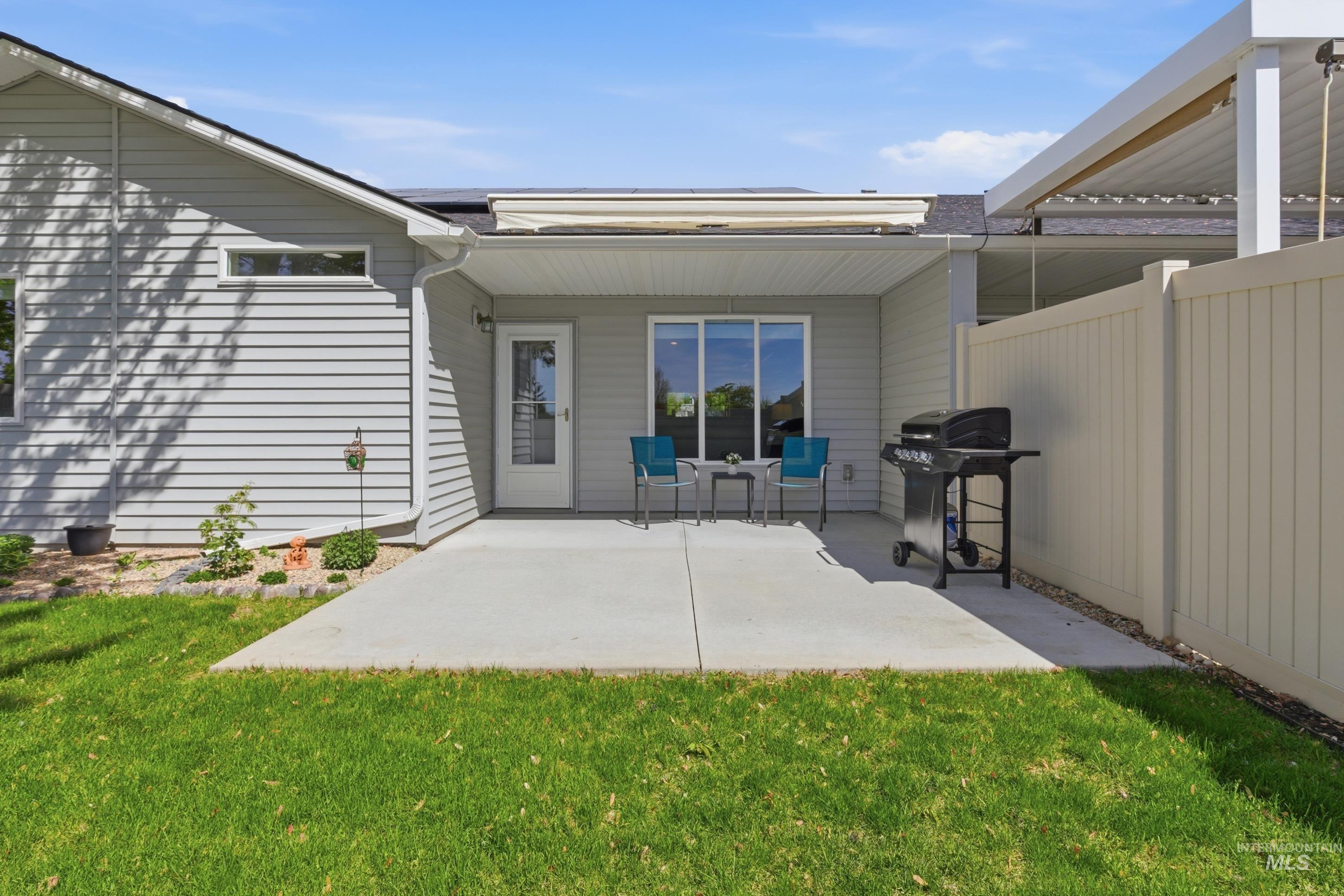 2667 E Apricot Drive, Meridian, Idaho 83646, 3 Bedrooms, 2 Bathrooms, Residential For Sale, Price $410,000,MLS 98983198