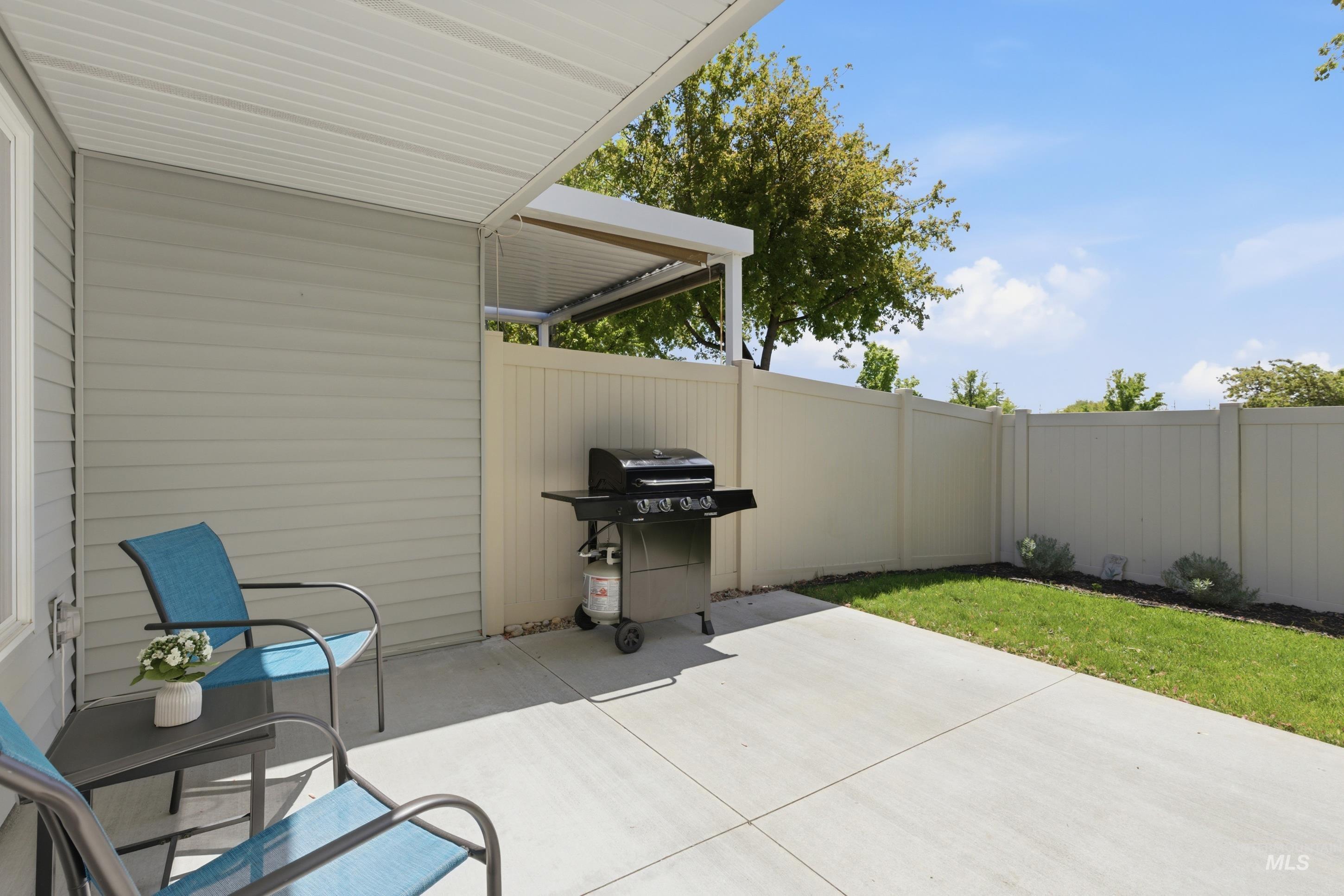 2667 E Apricot Drive, Meridian, Idaho 83646, 3 Bedrooms, 2 Bathrooms, Residential For Sale, Price $410,000,MLS 98983198