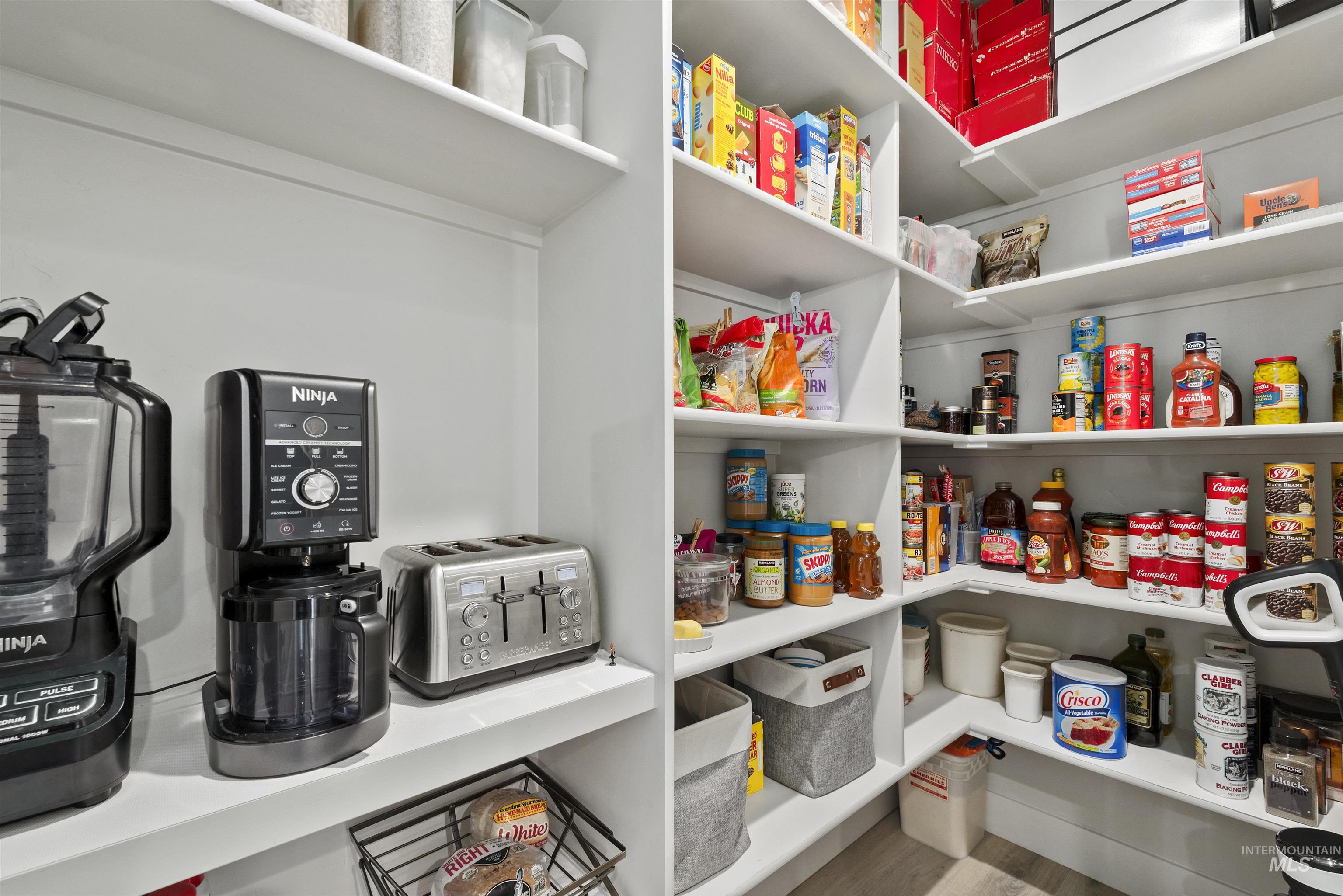 3385 N Roseland Way, Star, Idaho 83669, 3 Bedrooms, 2 Bathrooms, Residential For Sale, Price $717,500, 98983199