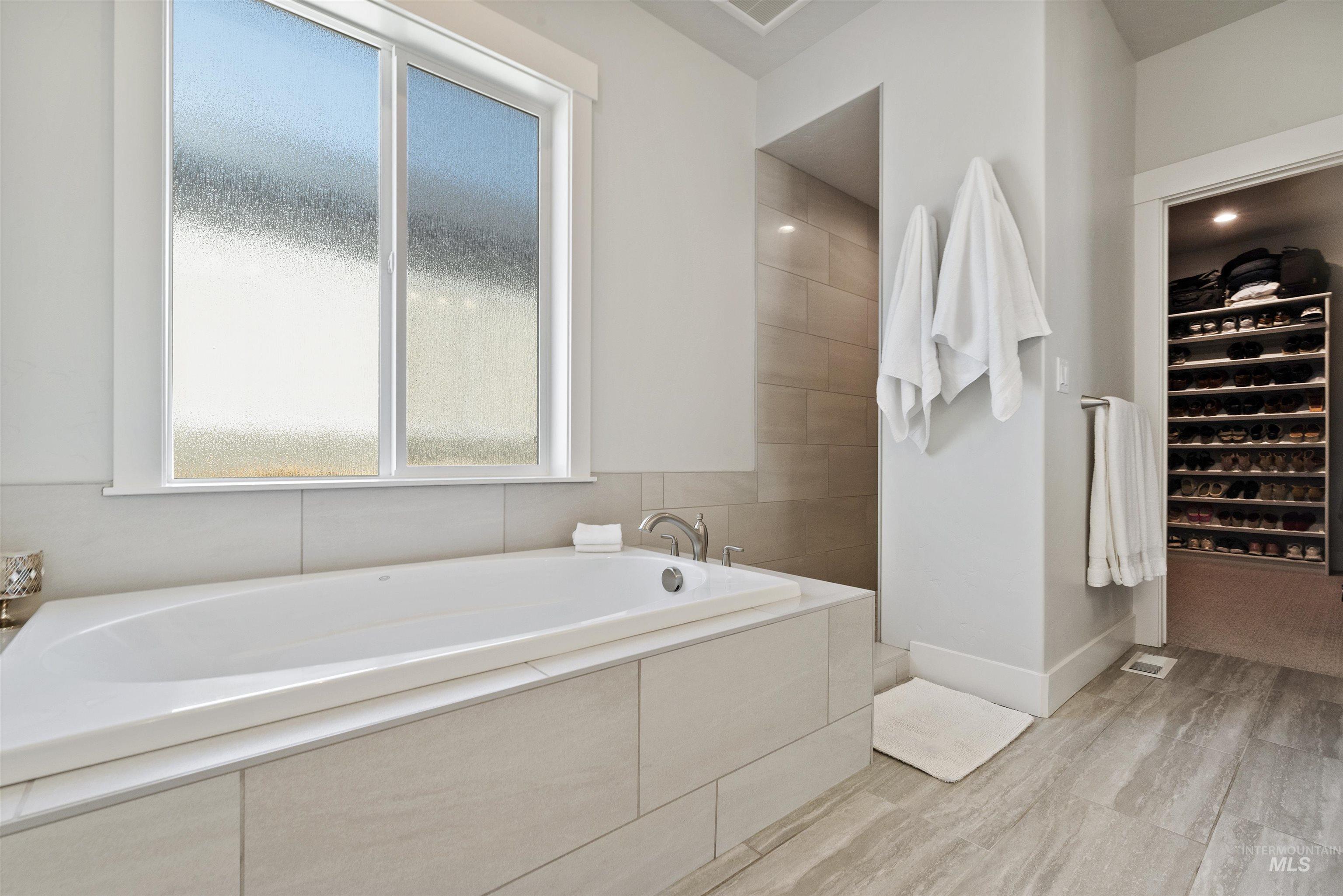 3385 N Roseland Way, Star, Idaho 83669, 3 Bedrooms, 2 Bathrooms, Residential For Sale, Price $717,500, 98983199