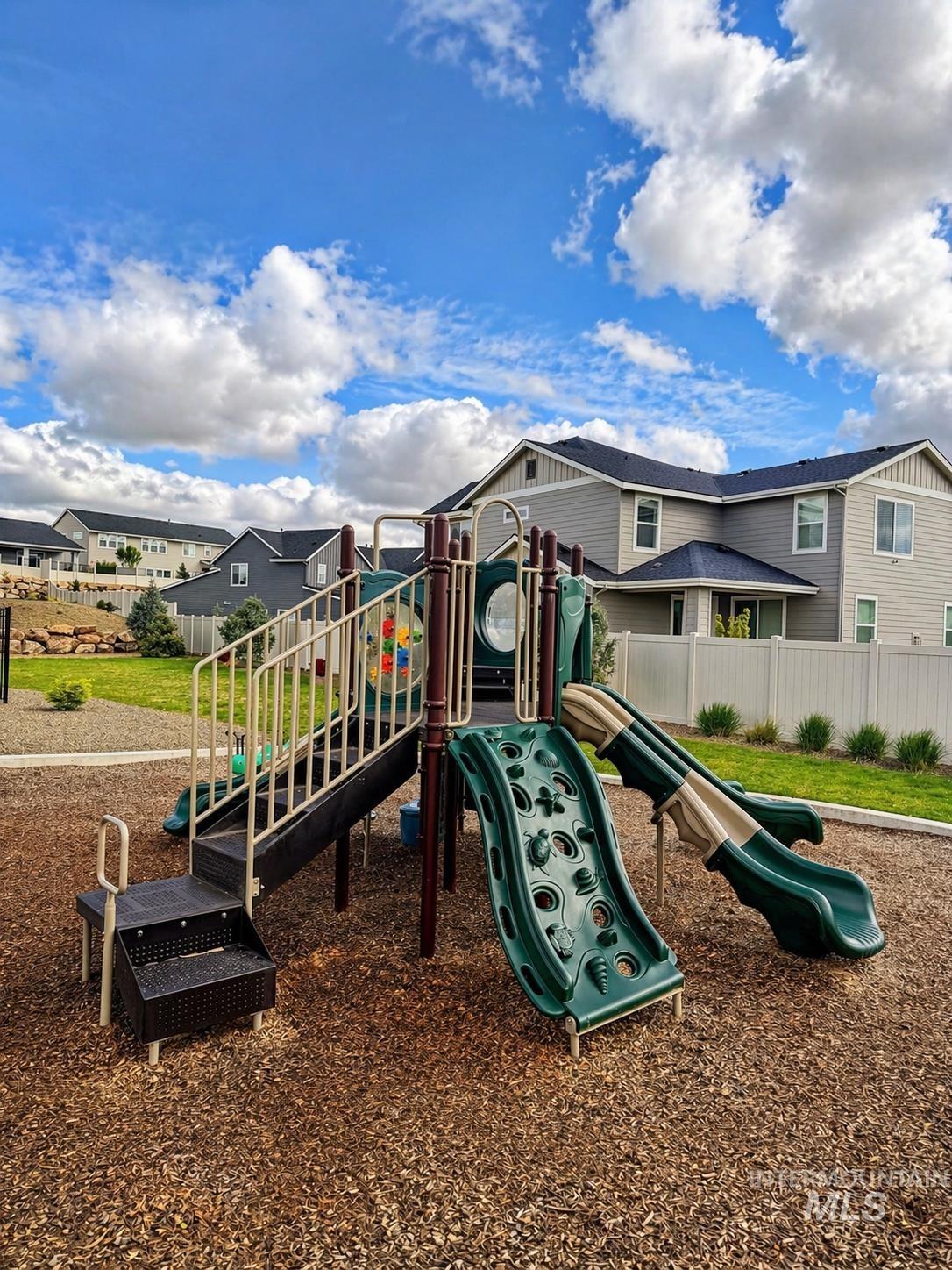 3385 N Roseland Way, Star, Idaho 83669, 3 Bedrooms, 2 Bathrooms, Residential For Sale, Price $717,500,MLS 98983199