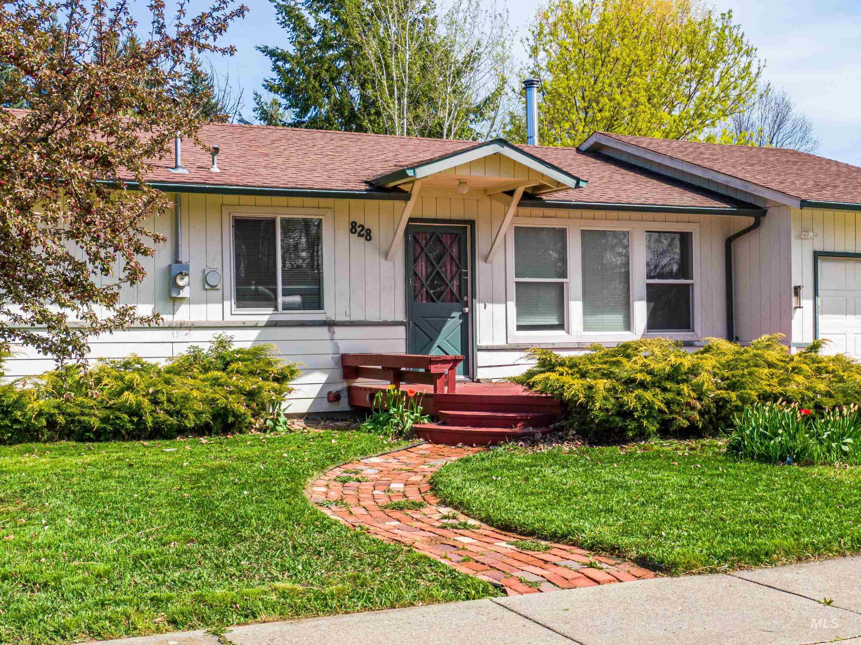 828 S Meadow St, Moscow, Idaho 83843, 3 Bedrooms, 1.5 Bathrooms, Residential For Sale, Price $359,000,MLS 98983201