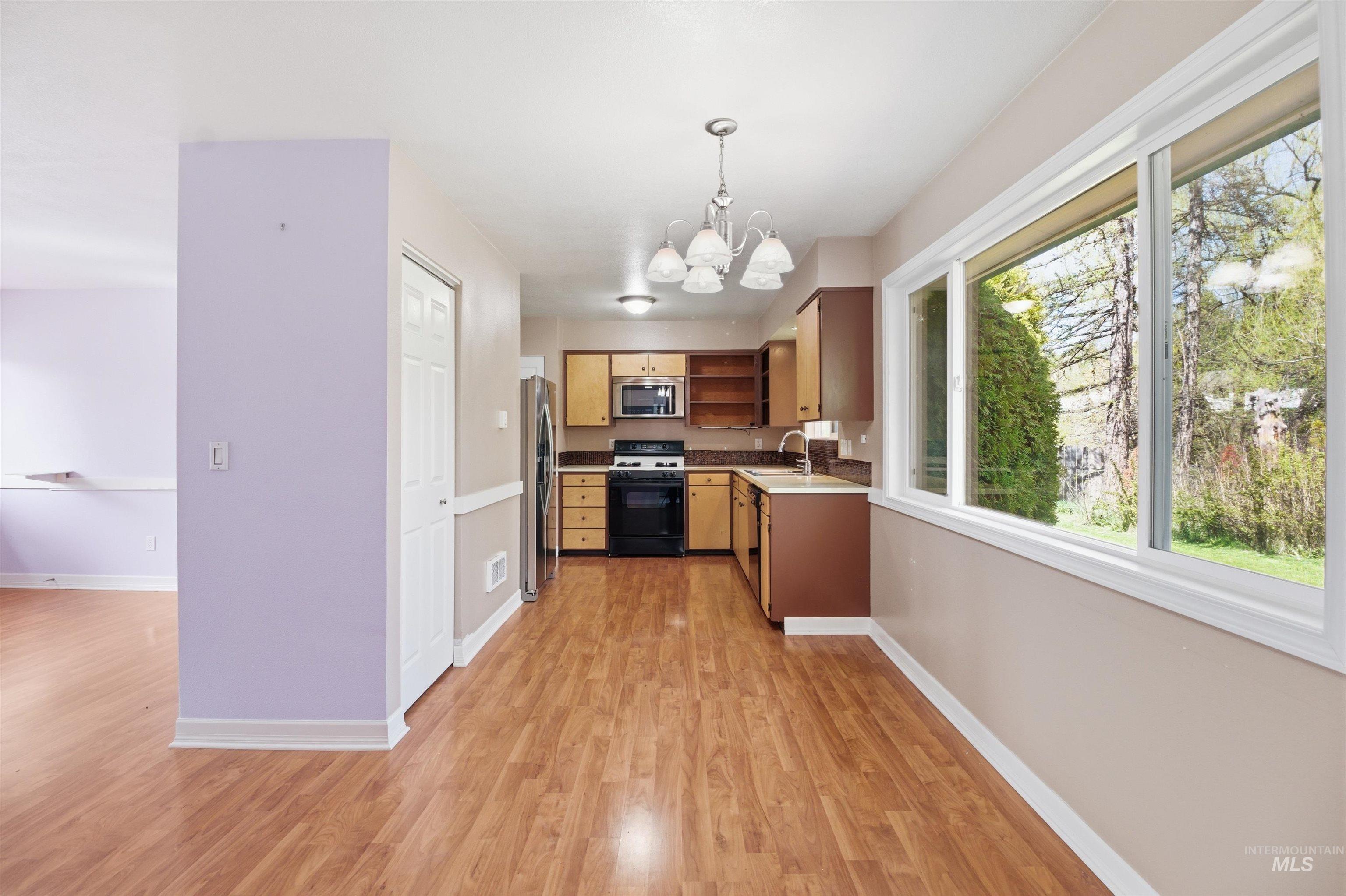 828 S Meadow St, Moscow, Idaho 83843, 3 Bedrooms, 1.5 Bathrooms, Residential For Sale, Price $359,000,MLS 98983201