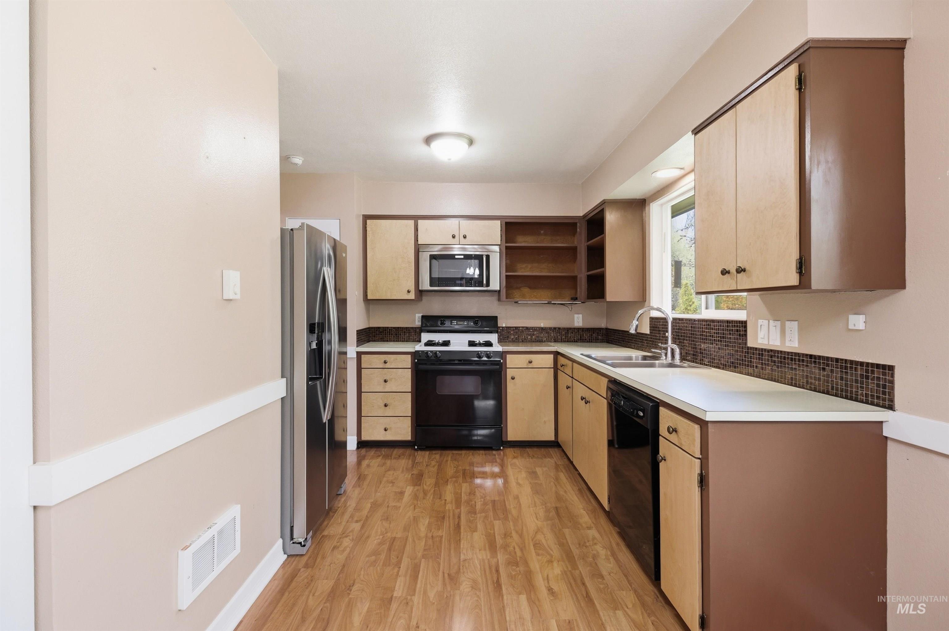 828 S Meadow St, Moscow, Idaho 83843, 3 Bedrooms, 1.5 Bathrooms, Residential For Sale, Price $359,000,MLS 98983201