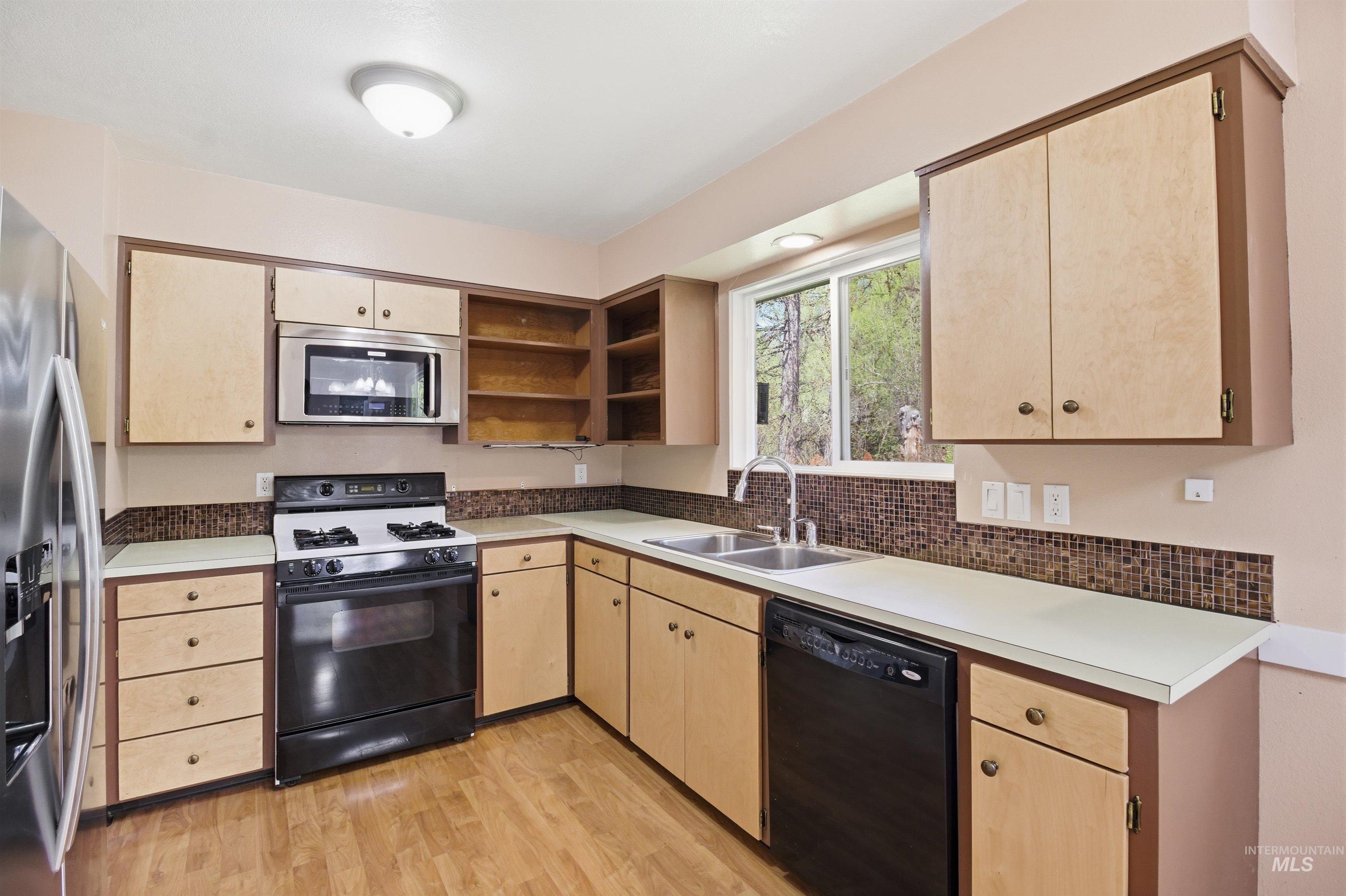 828 S Meadow St, Moscow, Idaho 83843, 3 Bedrooms, 1.5 Bathrooms, Residential For Sale, Price $359,000,MLS 98983201