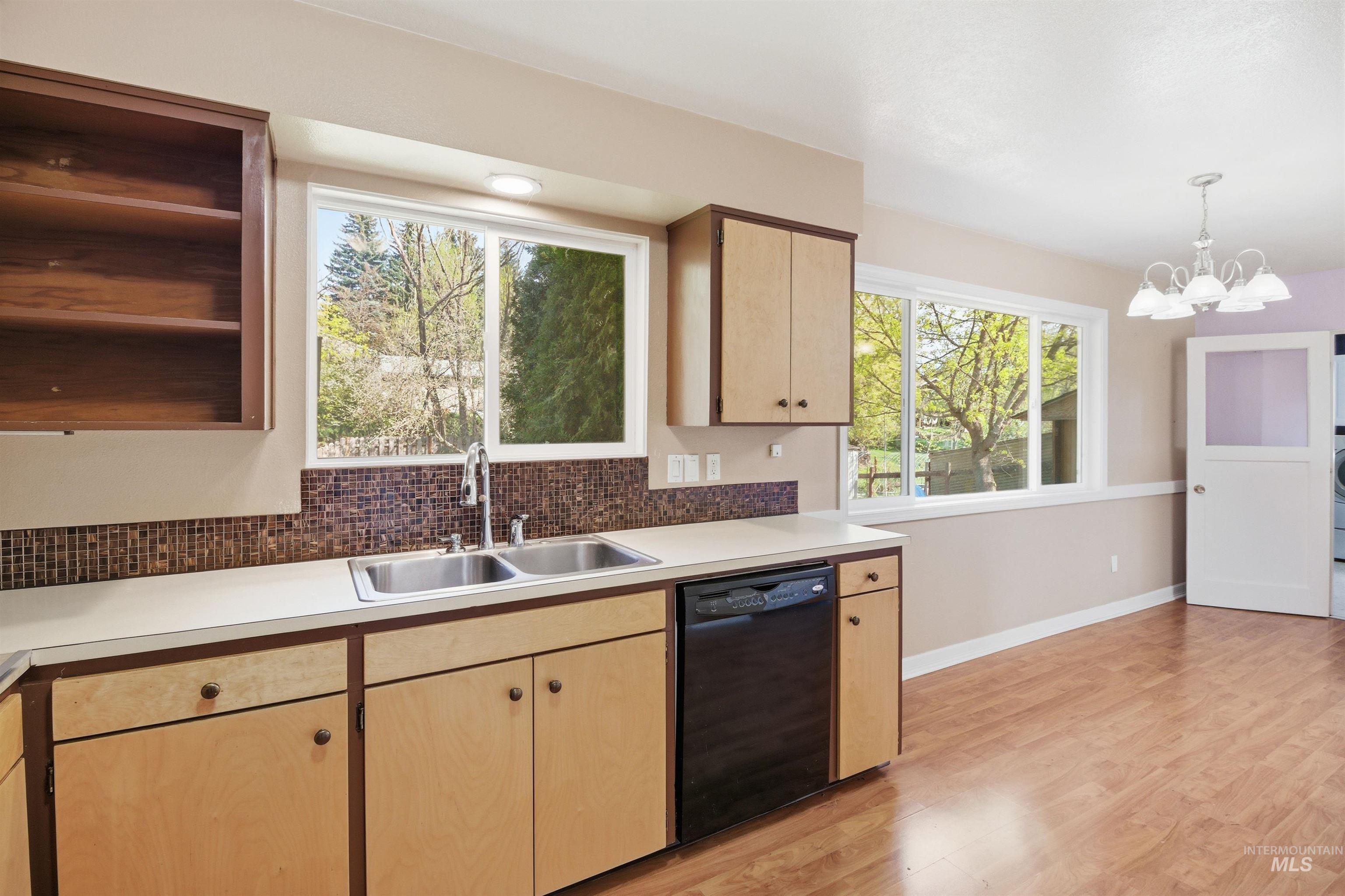 828 S Meadow St, Moscow, Idaho 83843, 3 Bedrooms, 1.5 Bathrooms, Residential For Sale, Price $359,000,MLS 98983201