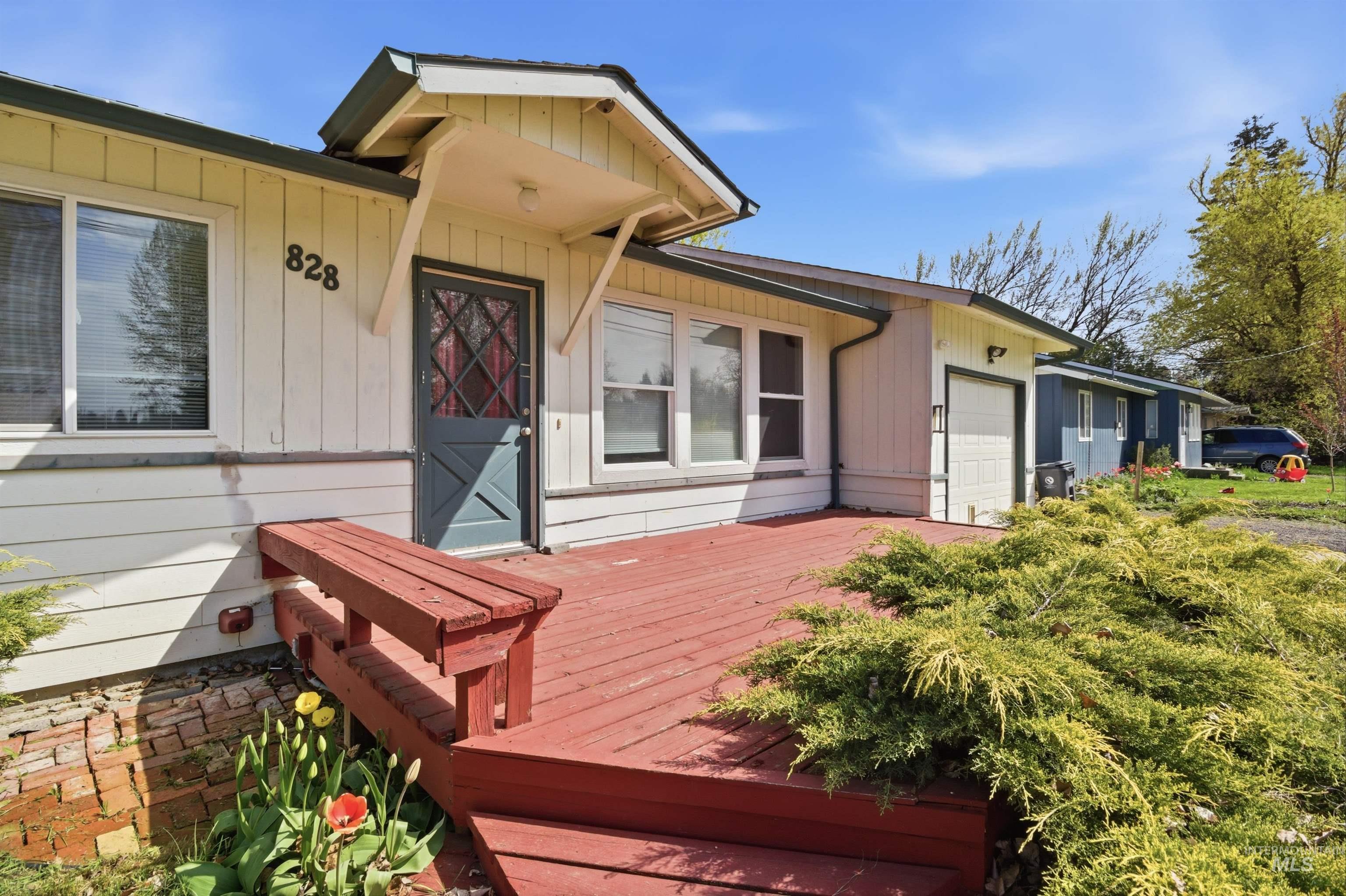 828 S Meadow St, Moscow, Idaho 83843, 3 Bedrooms, 1.5 Bathrooms, Residential For Sale, Price $359,000,MLS 98983201