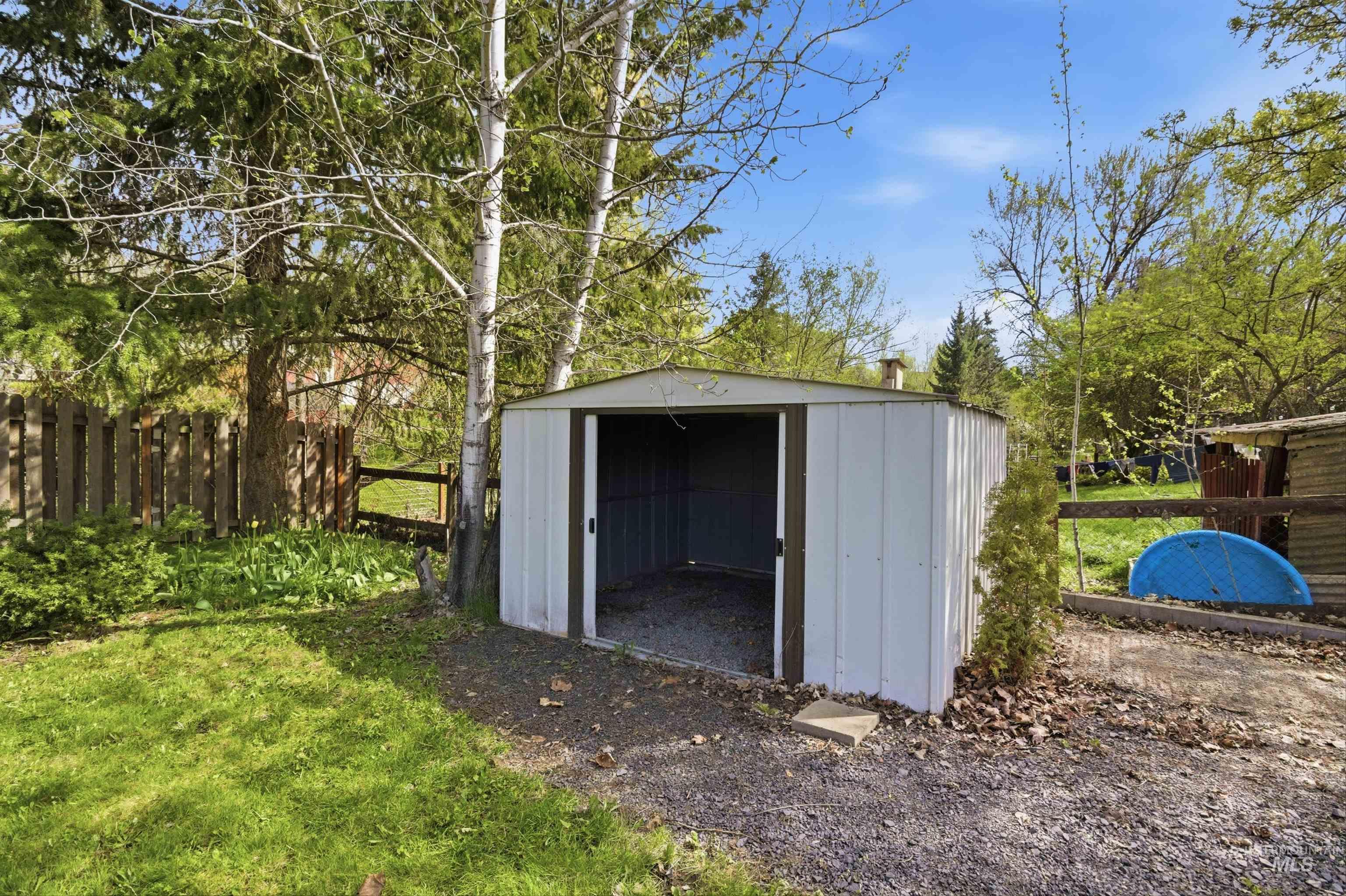 828 S Meadow St, Moscow, Idaho 83843, 3 Bedrooms, 1.5 Bathrooms, Residential For Sale, Price $359,000,MLS 98983201