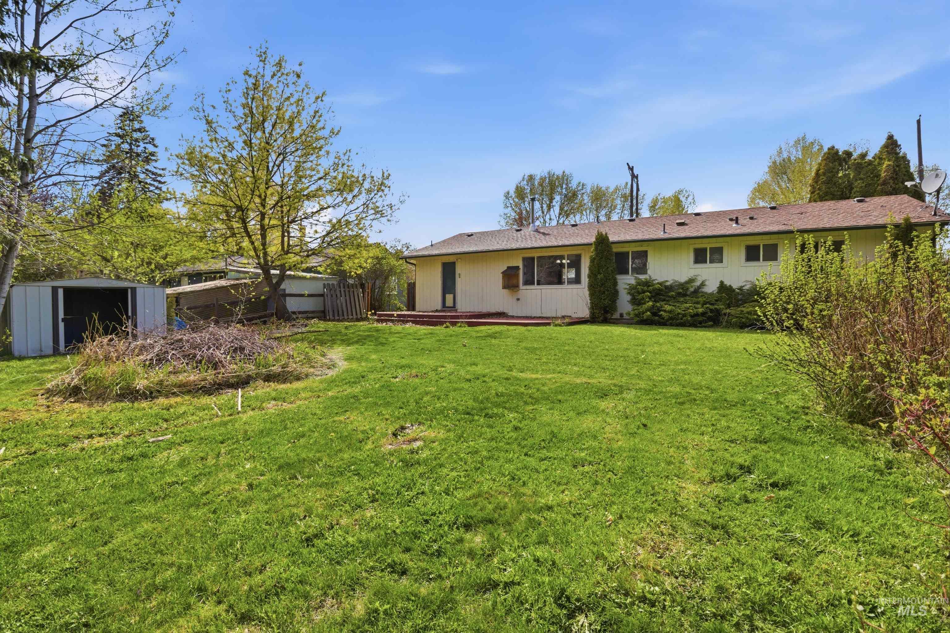 828 S Meadow St, Moscow, Idaho 83843, 3 Bedrooms, 1.5 Bathrooms, Residential For Sale, Price $359,000,MLS 98983201