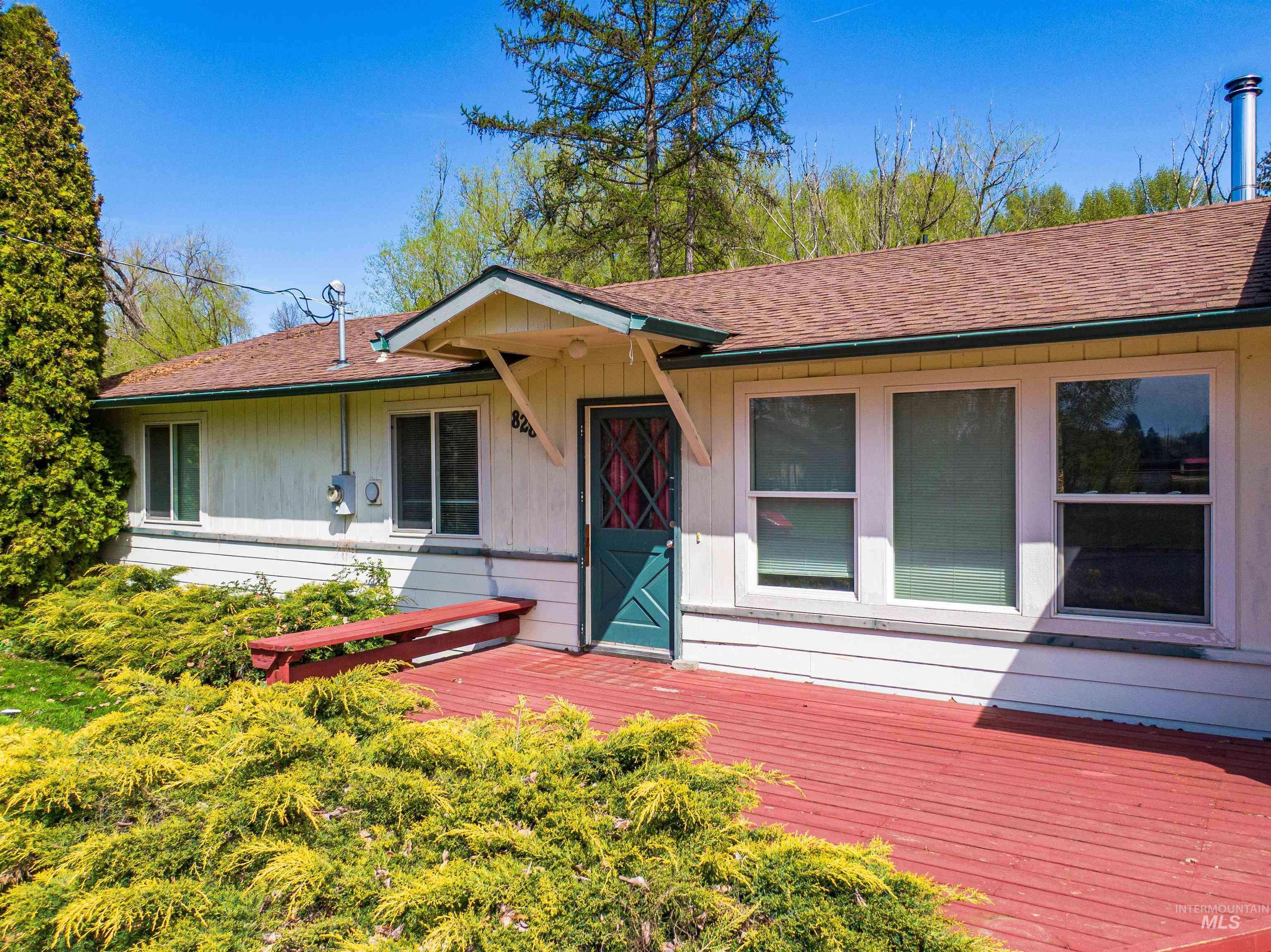 828 S Meadow St, Moscow, Idaho 83843, 3 Bedrooms, 1.5 Bathrooms, Residential For Sale, Price $359,000,MLS 98983201