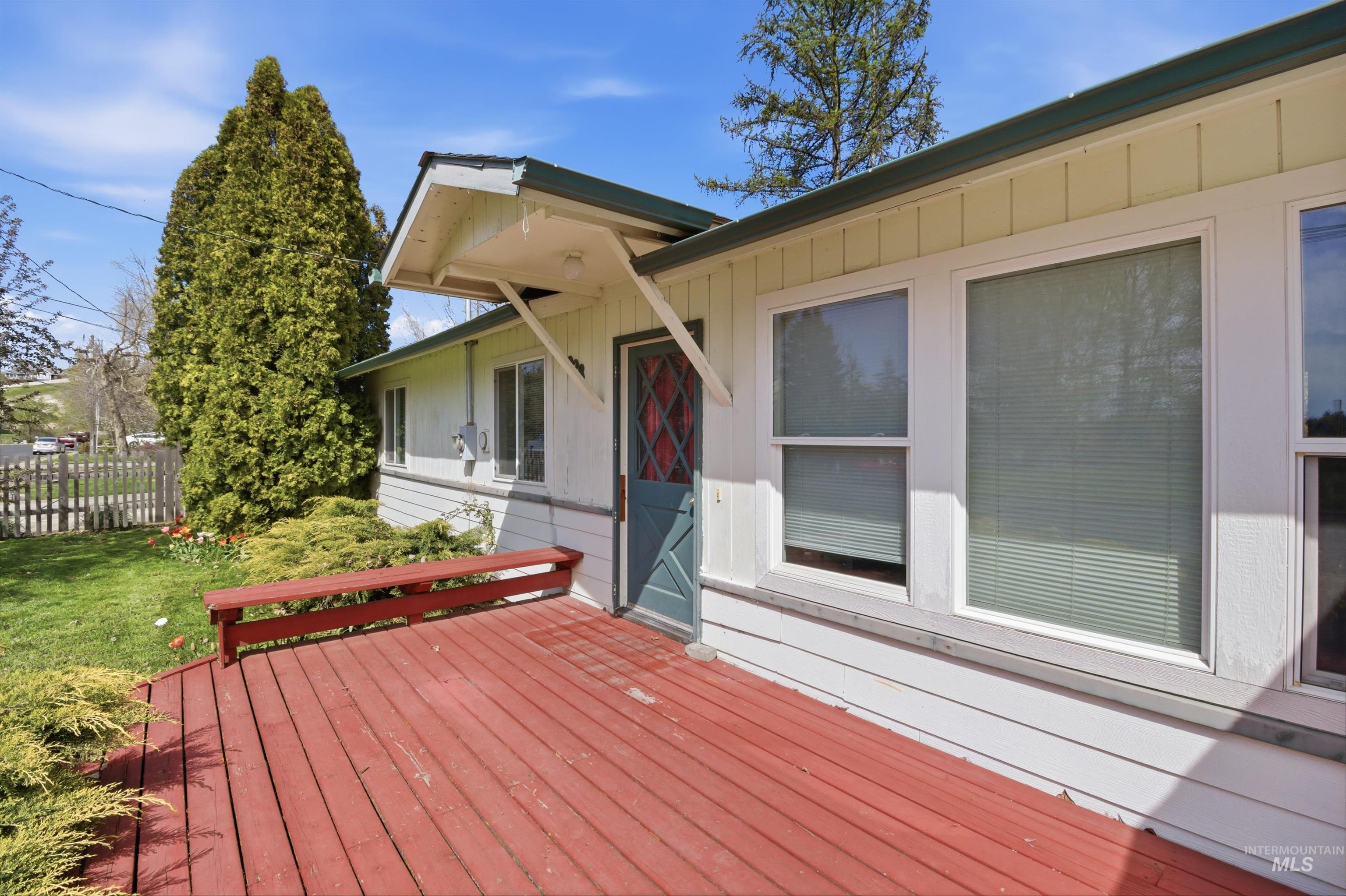 828 S Meadow St, Moscow, Idaho 83843, 3 Bedrooms, 1.5 Bathrooms, Residential For Sale, Price $359,000,MLS 98983201