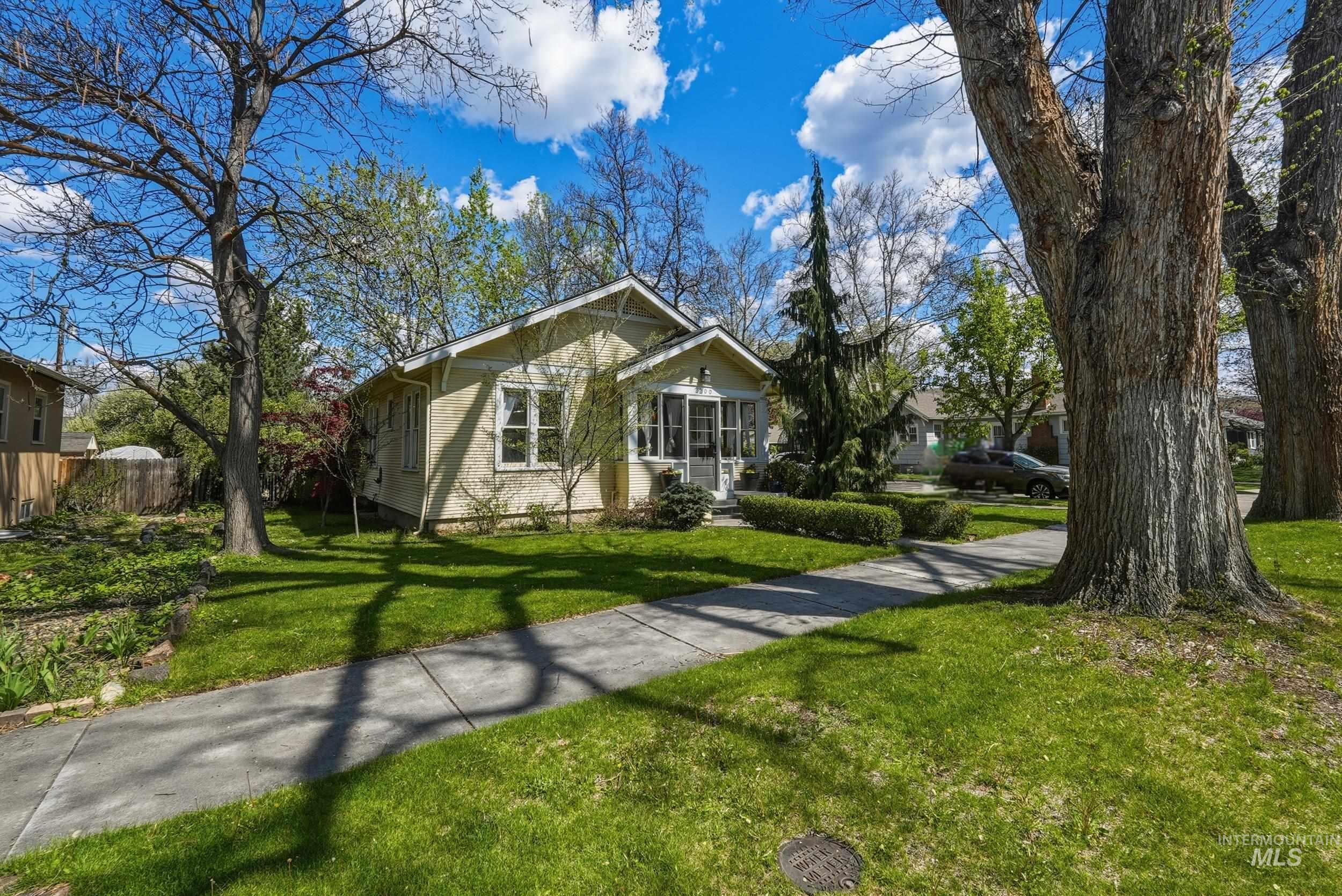 2200 W Bannock St, Boise, Idaho 83702, 2 Bedrooms, 1 Bathroom, Residential For Sale, Price $629,900, 98983202