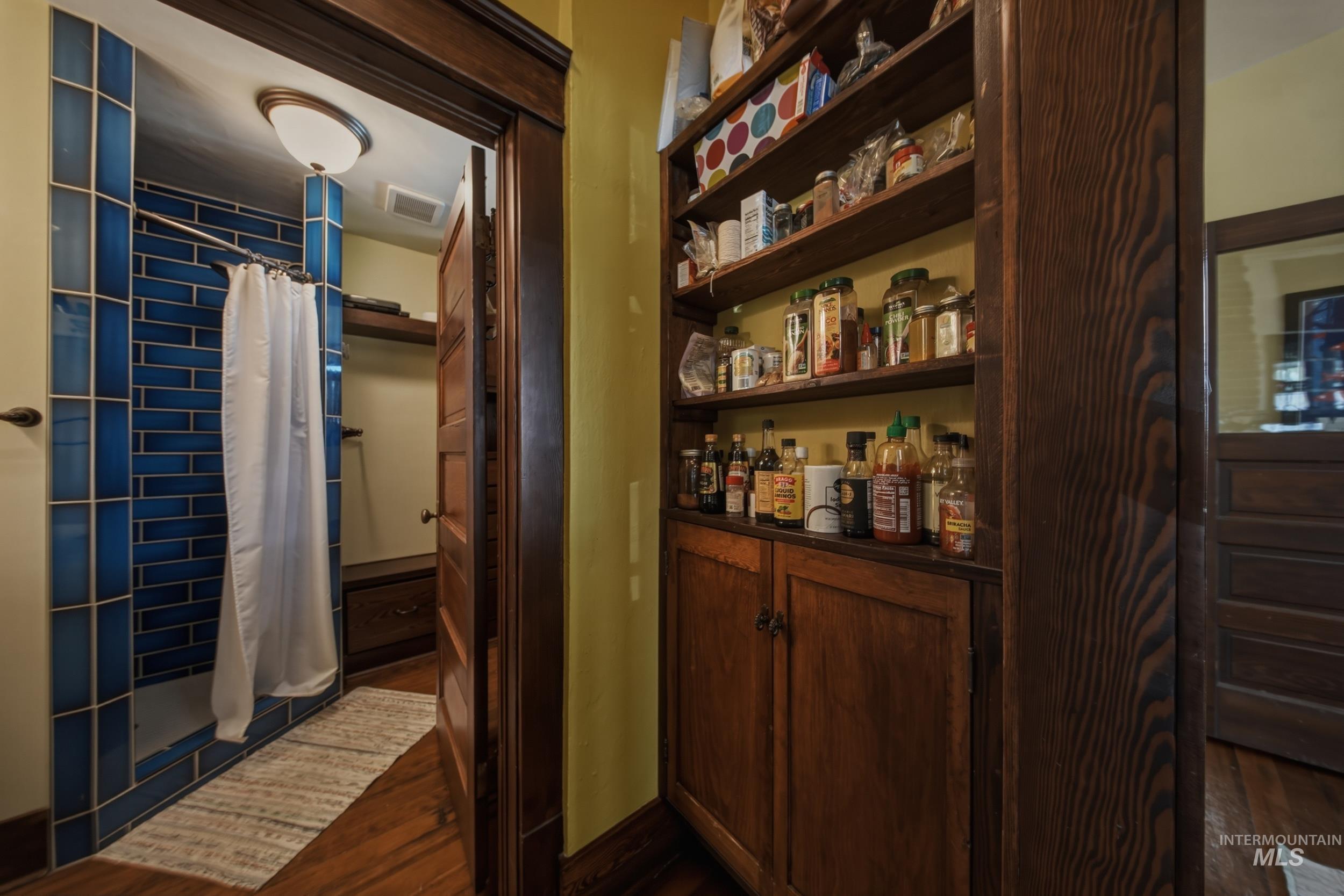 2200 W Bannock St, Boise, Idaho 83702, 2 Bedrooms, 1 Bathroom, Residential For Sale, Price $629,900, 98983202