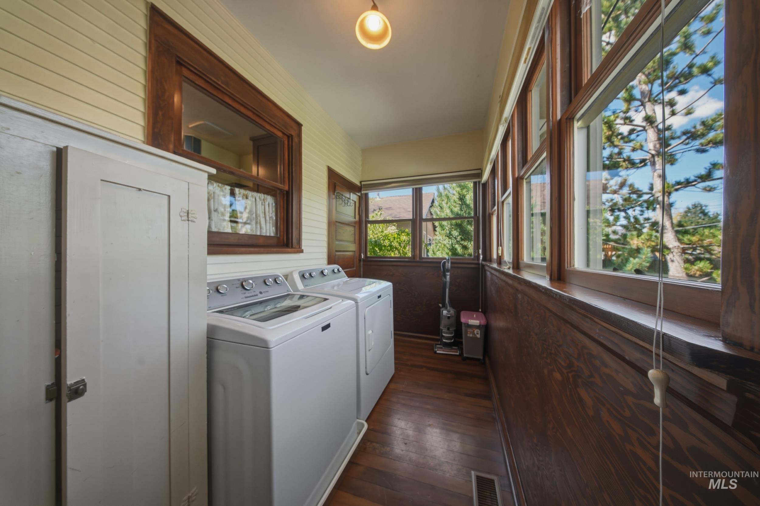 2200 W Bannock St, Boise, Idaho 83702, 2 Bedrooms, 1 Bathroom, Residential For Sale, Price $629,900, 98983202