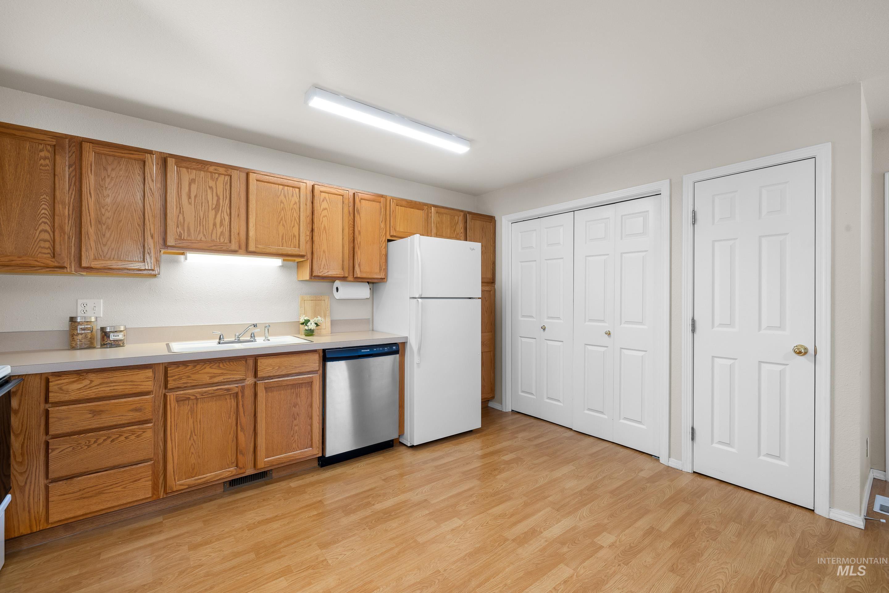 8909 W Irving St., Boise, Idaho 83704, 1 Bedroom, 1 Bathroom, Residential For Sale, Price $219,700,MLS 98983203