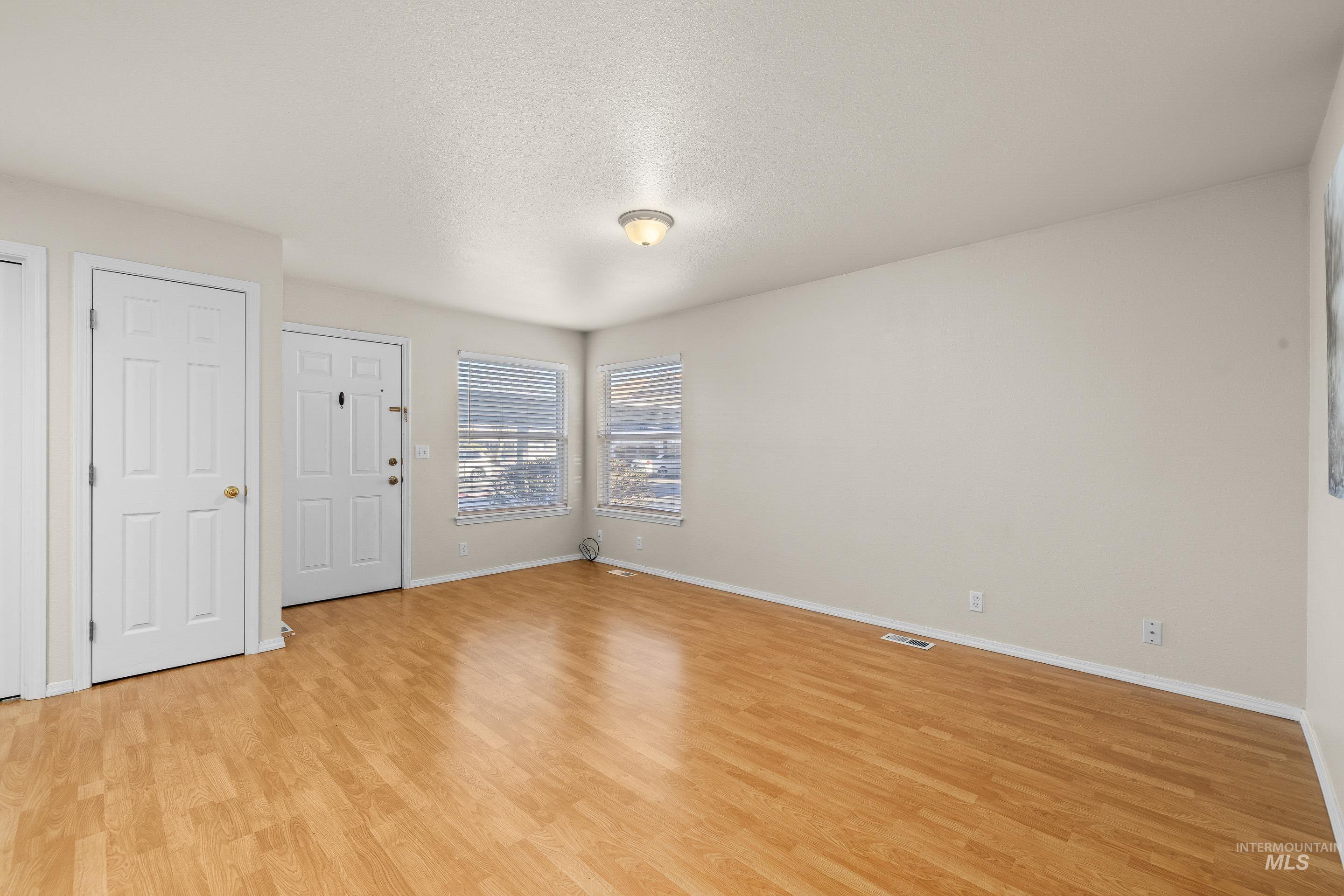 8909 W Irving St., Boise, Idaho 83704, 1 Bedroom, 1 Bathroom, Residential For Sale, Price $219,700,MLS 98983203