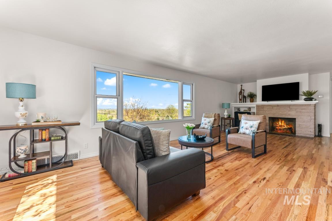 165 W Horizon Dr, Boise, Idaho 83702, 4 Bedrooms, 2 Bathrooms, Residential For Sale, Price $1,360,000,MLS 98983204