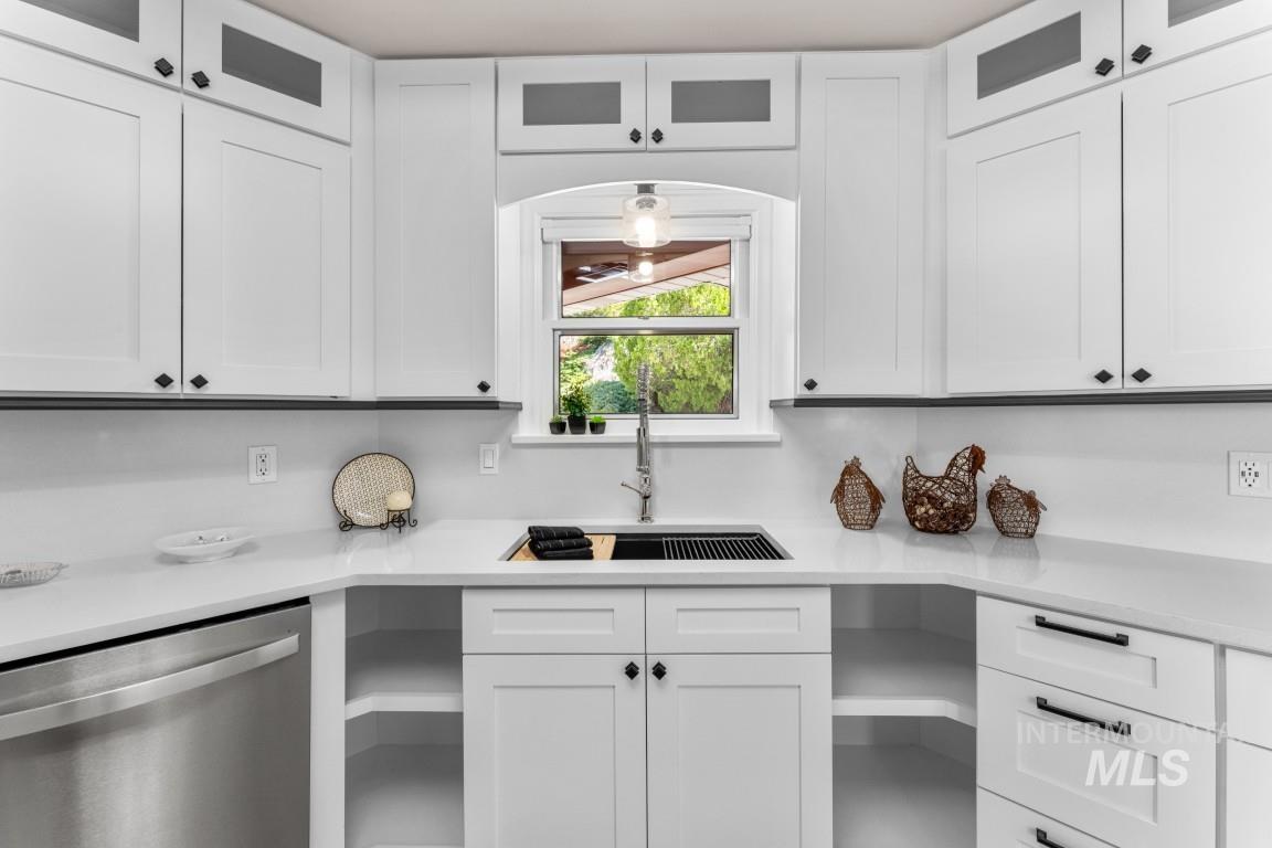 165 W Horizon Dr, Boise, Idaho 83702, 4 Bedrooms, 2 Bathrooms, Residential For Sale, Price $1,360,000,MLS 98983204