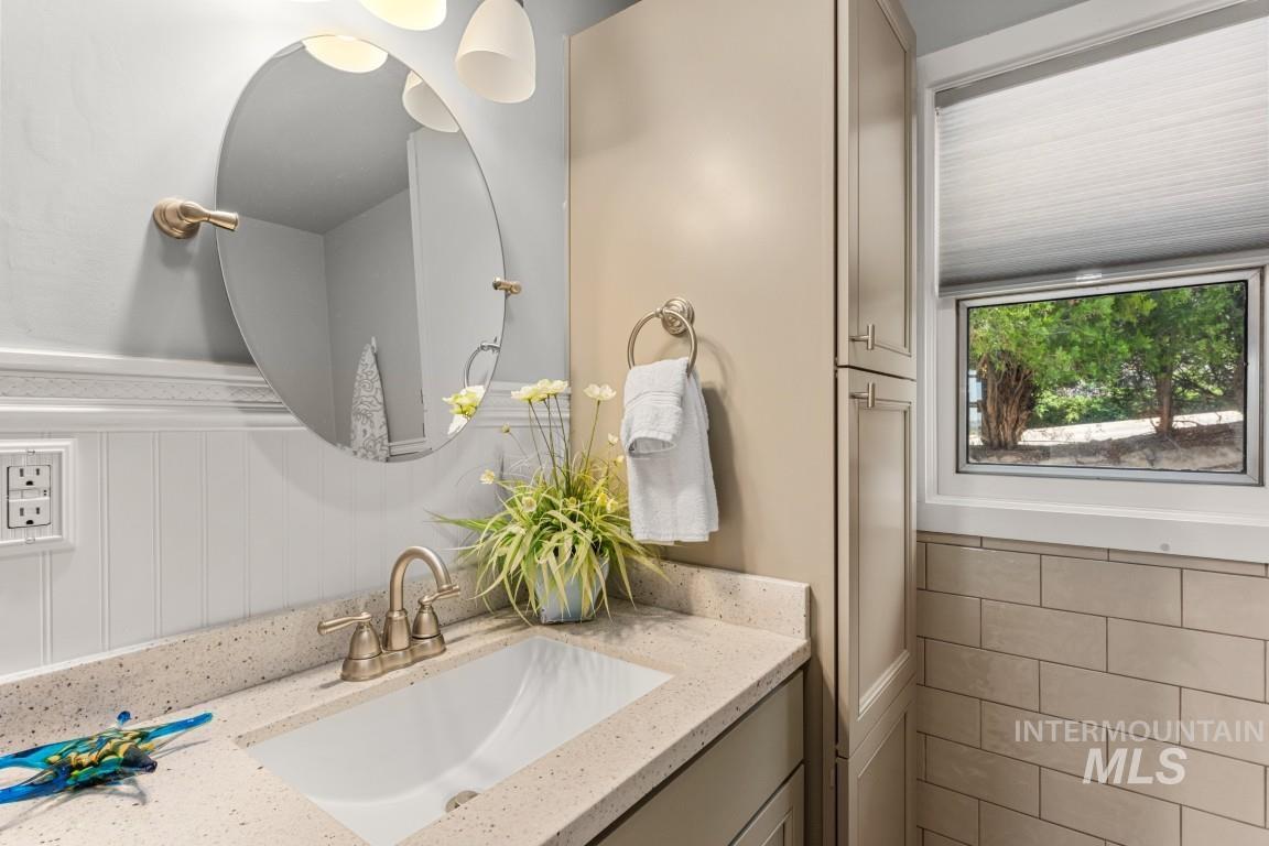 165 W Horizon Dr, Boise, Idaho 83702, 4 Bedrooms, 2 Bathrooms, Residential For Sale, Price $1,360,000,MLS 98983204