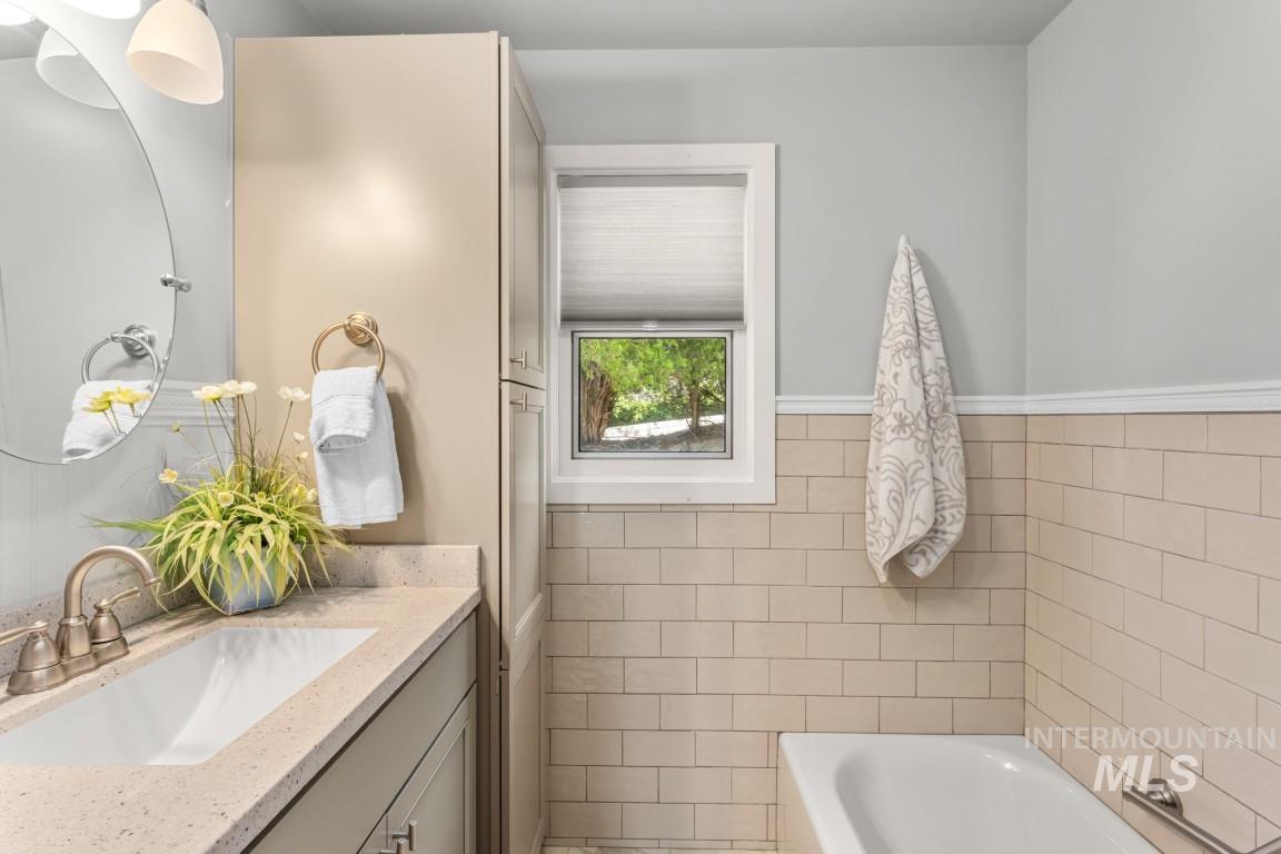 165 W Horizon Dr, Boise, Idaho 83702, 4 Bedrooms, 2 Bathrooms, Residential For Sale, Price $1,360,000,MLS 98983204