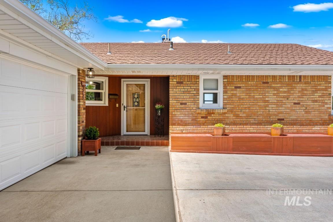 165 W Horizon Dr, Boise, Idaho 83702, 4 Bedrooms, 2 Bathrooms, Residential For Sale, Price $1,260,000, 98983204