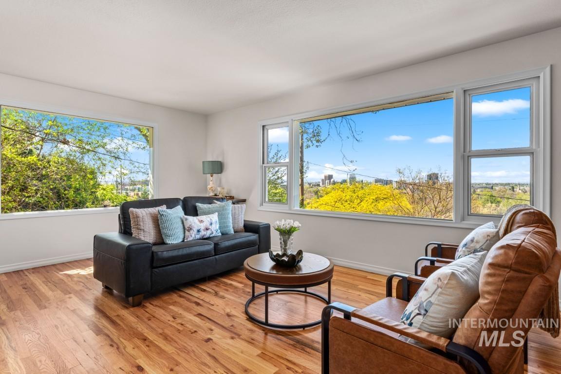 165 W Horizon Dr, Boise, Idaho 83702, 4 Bedrooms, 2 Bathrooms, Residential For Sale, Price $1,360,000,MLS 98983204