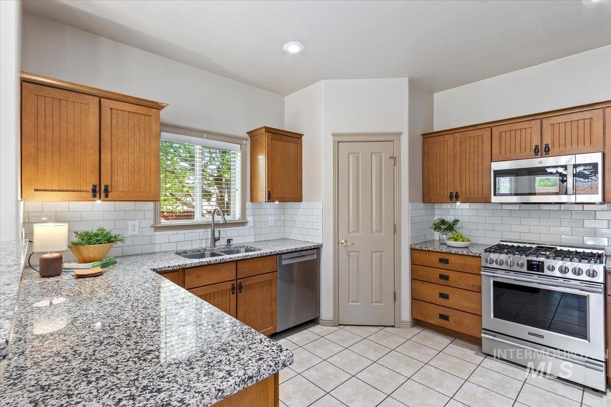 2274 Eastwood Rd, Twin Falls, Idaho 83301, 4 Bedrooms, 2.5 Bathrooms, Residential For Sale, Price $592,900, 98983205