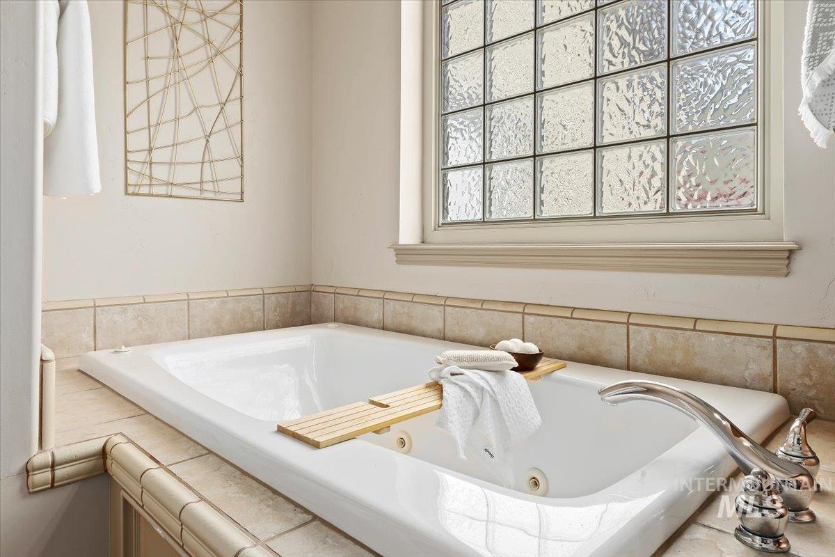 2274 Eastwood Rd, Twin Falls, Idaho 83301, 4 Bedrooms, 2.5 Bathrooms, Residential For Sale, Price $592,900, 98983205