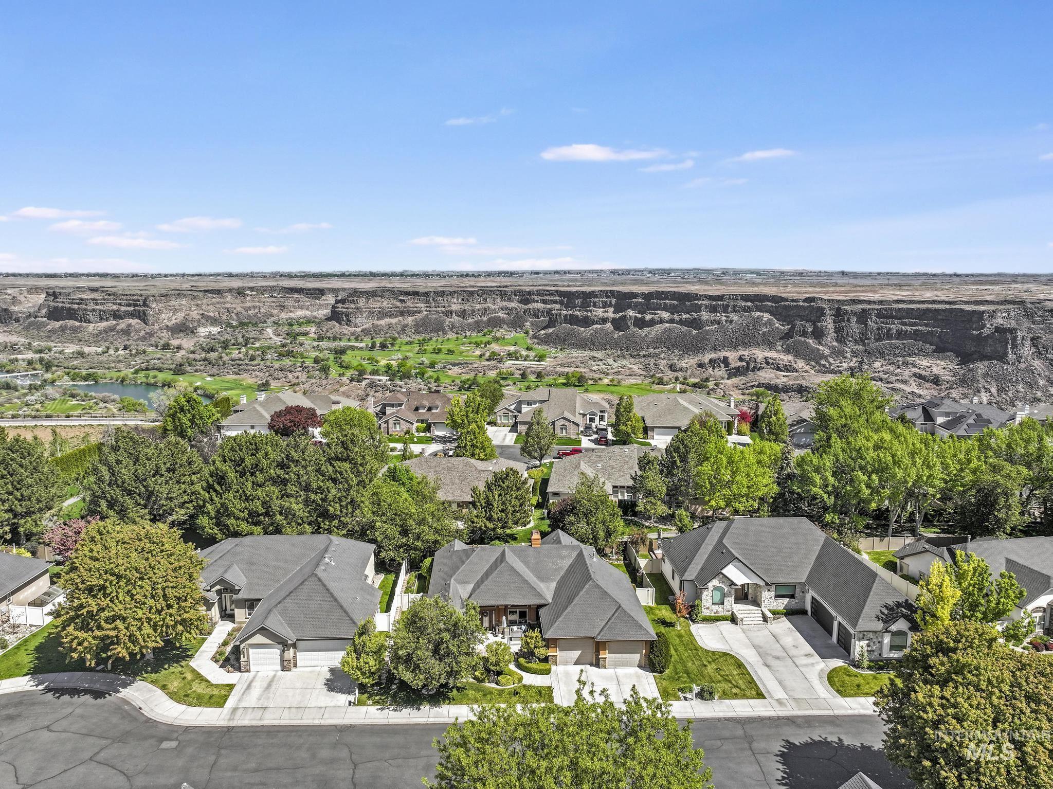 675 Canyon Park Ave, Twin Falls, Idaho 83301, 3 Bedrooms, 2 Bathrooms, Residential For Sale, Price $565,000,MLS 98983208
