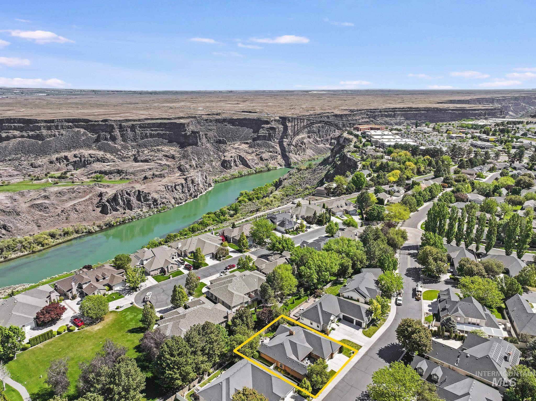 675 Canyon Park Ave, Twin Falls, Idaho 83301, 3 Bedrooms, 2 Bathrooms, Residential For Sale, Price $565,000,MLS 98983208