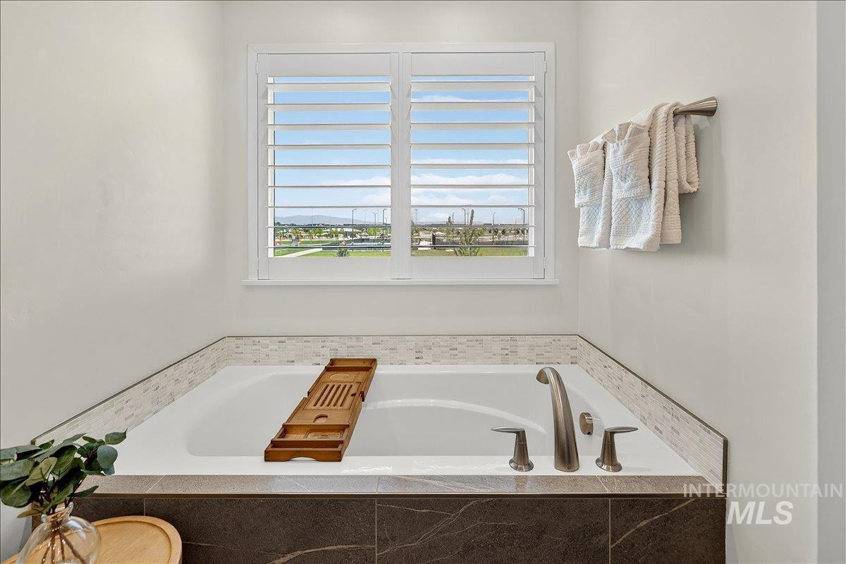6718 S Cadence Ave, Meridian, Idaho 83642, 4 Bedrooms, 3 Bathrooms, Residential For Sale, Price $859,000,MLS 98983216