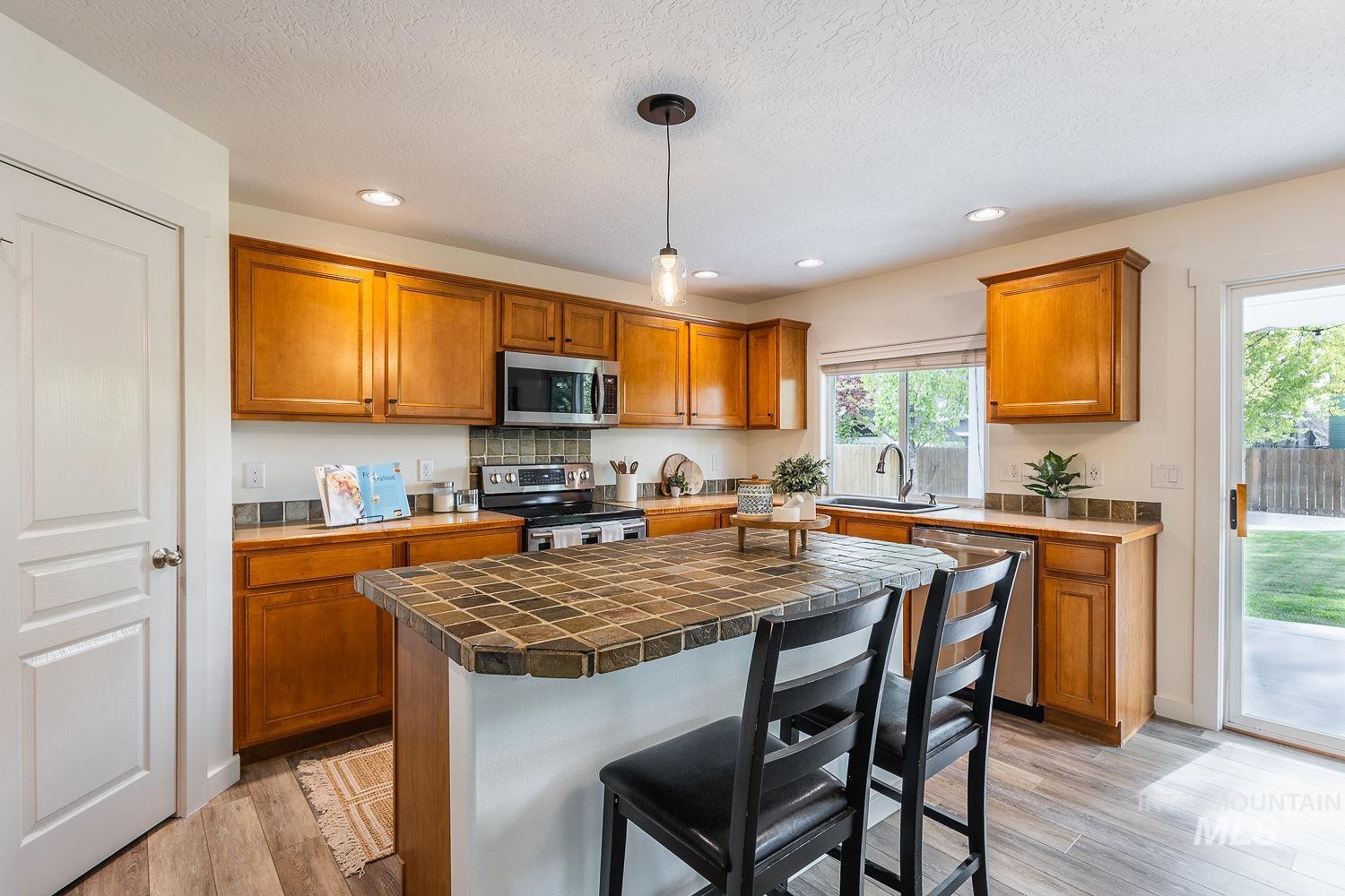 17362 N Midsummers Ln, Nampa, Idaho 83687, 4 Bedrooms, 2.5 Bathrooms, Residential For Sale, Price $459,900,MLS 98983220