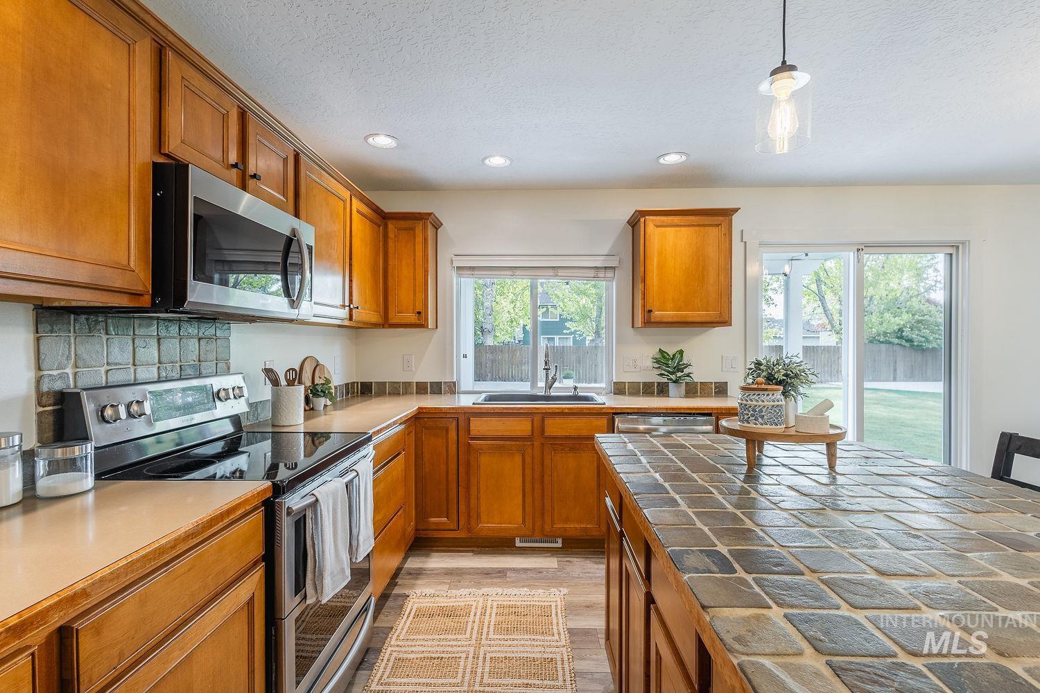 17362 N Midsummers Ln, Nampa, Idaho 83687, 4 Bedrooms, 2.5 Bathrooms, Residential For Sale, Price $459,900,MLS 98983220