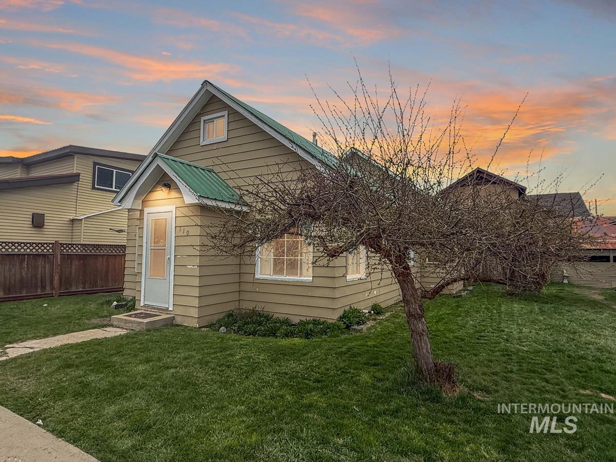 110 W Market Street, Cascade, Idaho 83611, 3 Bedrooms, 1 Bathroom, Residential For Sale, Price $339,000,MLS 98983226