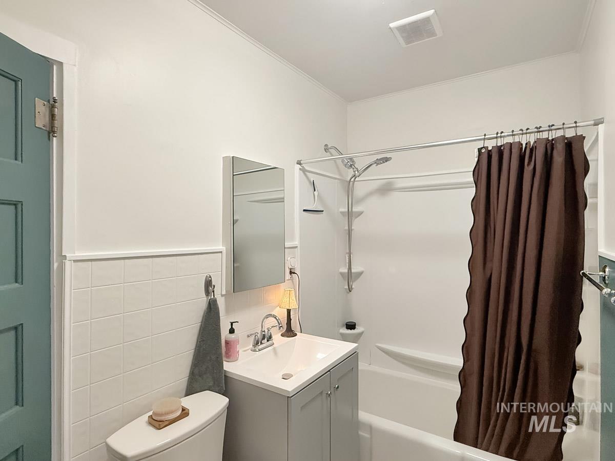 110 W Market Street, Cascade, Idaho 83611, 3 Bedrooms, 1 Bathroom, Residential For Sale, Price $339,000,MLS 98983226