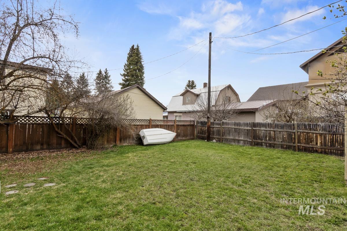 110 W Market Street, Cascade, Idaho 83611, 3 Bedrooms, 1 Bathroom, Residential For Sale, Price $339,000,MLS 98983226