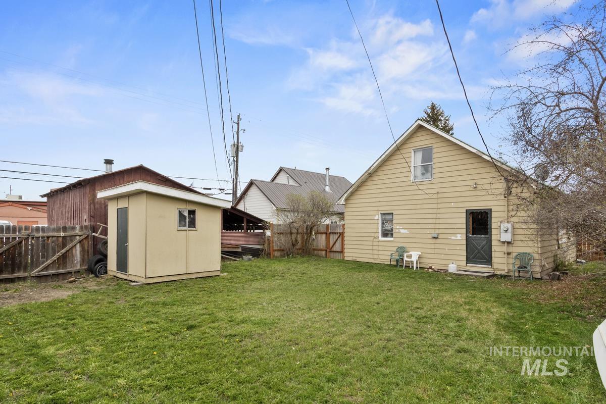 110 W Market Street, Cascade, Idaho 83611, 3 Bedrooms, 1 Bathroom, Residential For Sale, Price $339,000,MLS 98983226