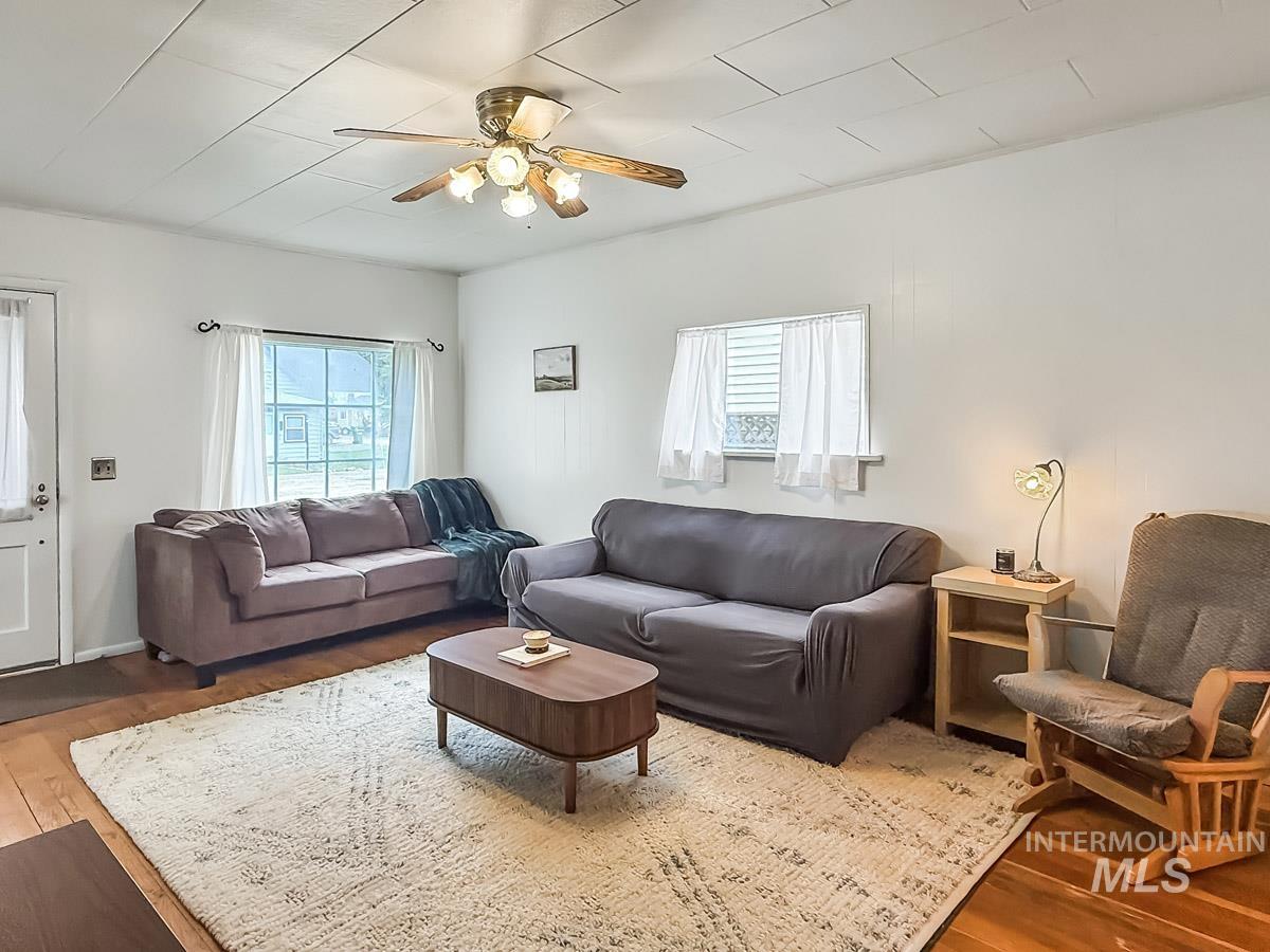 110 W Market Street, Cascade, Idaho 83611, 3 Bedrooms, 1 Bathroom, Residential For Sale, Price $339,000,MLS 98983226