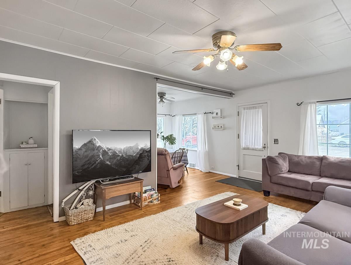 110 W Market Street, Cascade, Idaho 83611, 3 Bedrooms, 1 Bathroom, Residential For Sale, Price $339,000,MLS 98983226