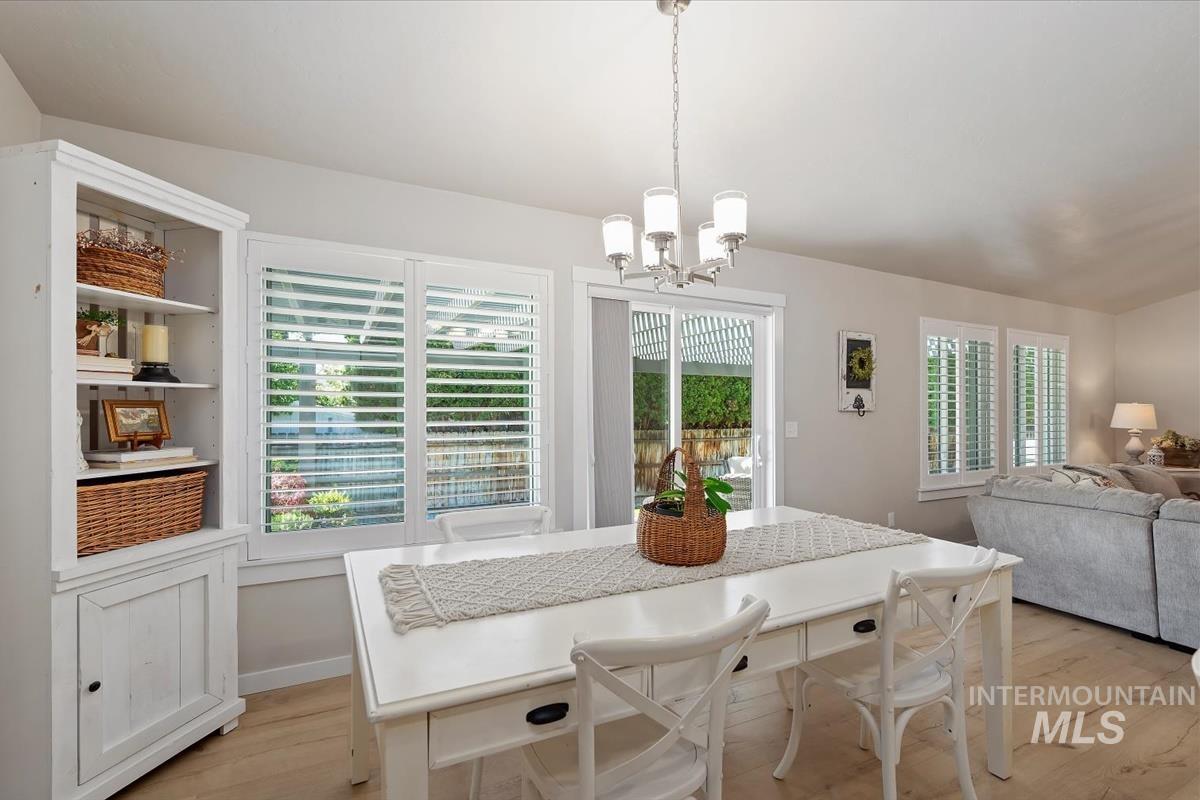 2404 E Clackamas Ct, Eagle, Idaho 83616, 3 Bedrooms, 2 Bathrooms, Residential For Sale, Price $539,900, 98983229