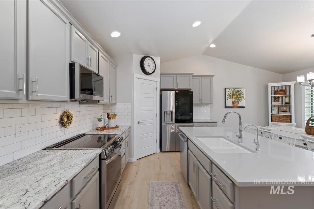 2404 E Clackamas Ct, Eagle, Idaho 83616, 3 Bedrooms, 2 Bathrooms, Residential For Sale, Price $539,900, 98983229