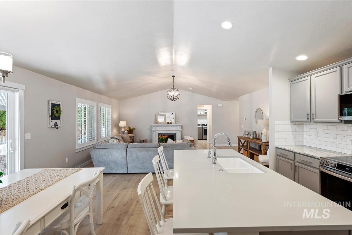 2404 E Clackamas Ct, Eagle, Idaho 83616, 3 Bedrooms, 2 Bathrooms, Residential For Sale, Price $539,900, 98983229