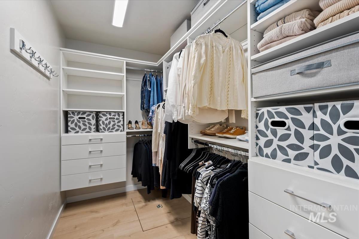 2404 E Clackamas Ct, Eagle, Idaho 83616, 3 Bedrooms, 2 Bathrooms, Residential For Sale, Price $539,900, 98983229